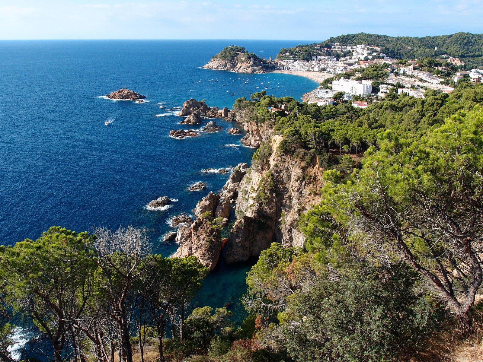 Обои скалы, море, побережье, испания, коста-брава, rocks, sea, coast, spain, costa brava разрешение 3648x2736 Загрузить