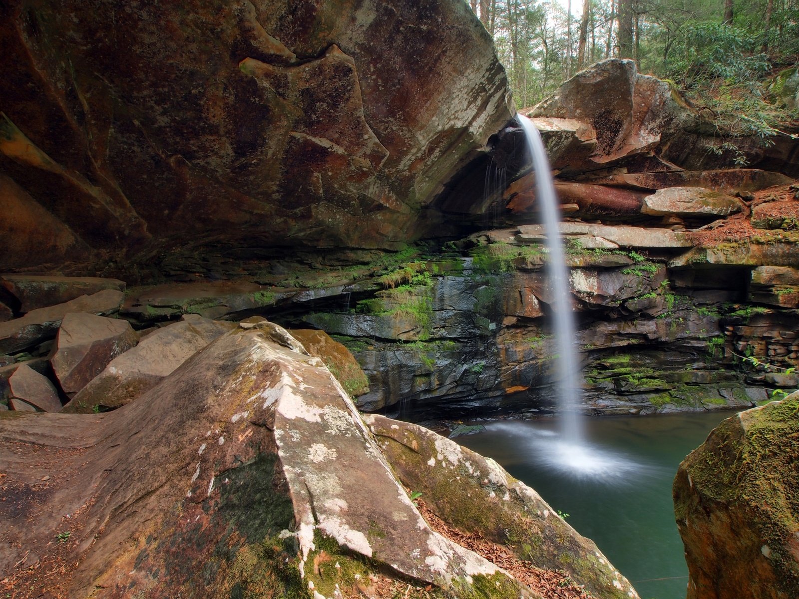 Обои скалы, камни, водопад, сша, кентукки, jackson county park, rocks, stones, waterfall, usa, kentucky разрешение 2048x1413 Загрузить