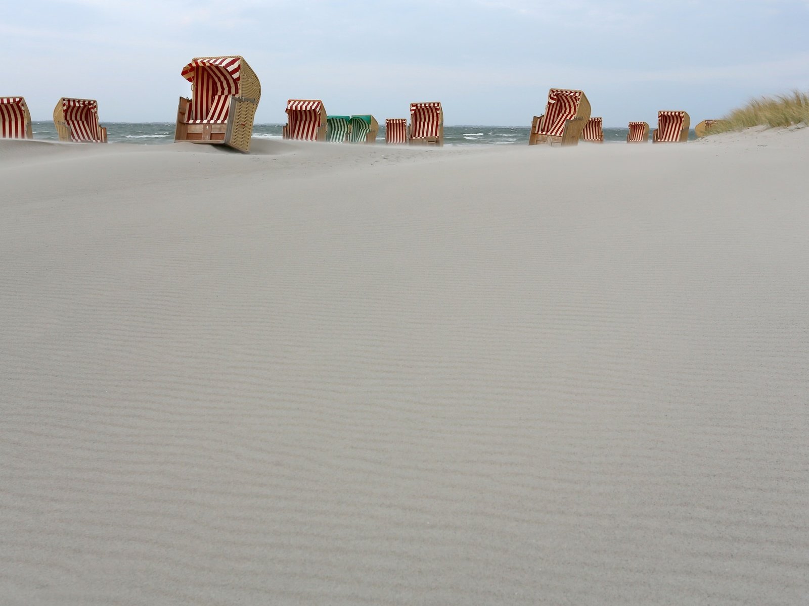 Обои море, песок, пляж, шезлонг, matthias besant, sea, sand, beach, chaise разрешение 2048x1310 Загрузить