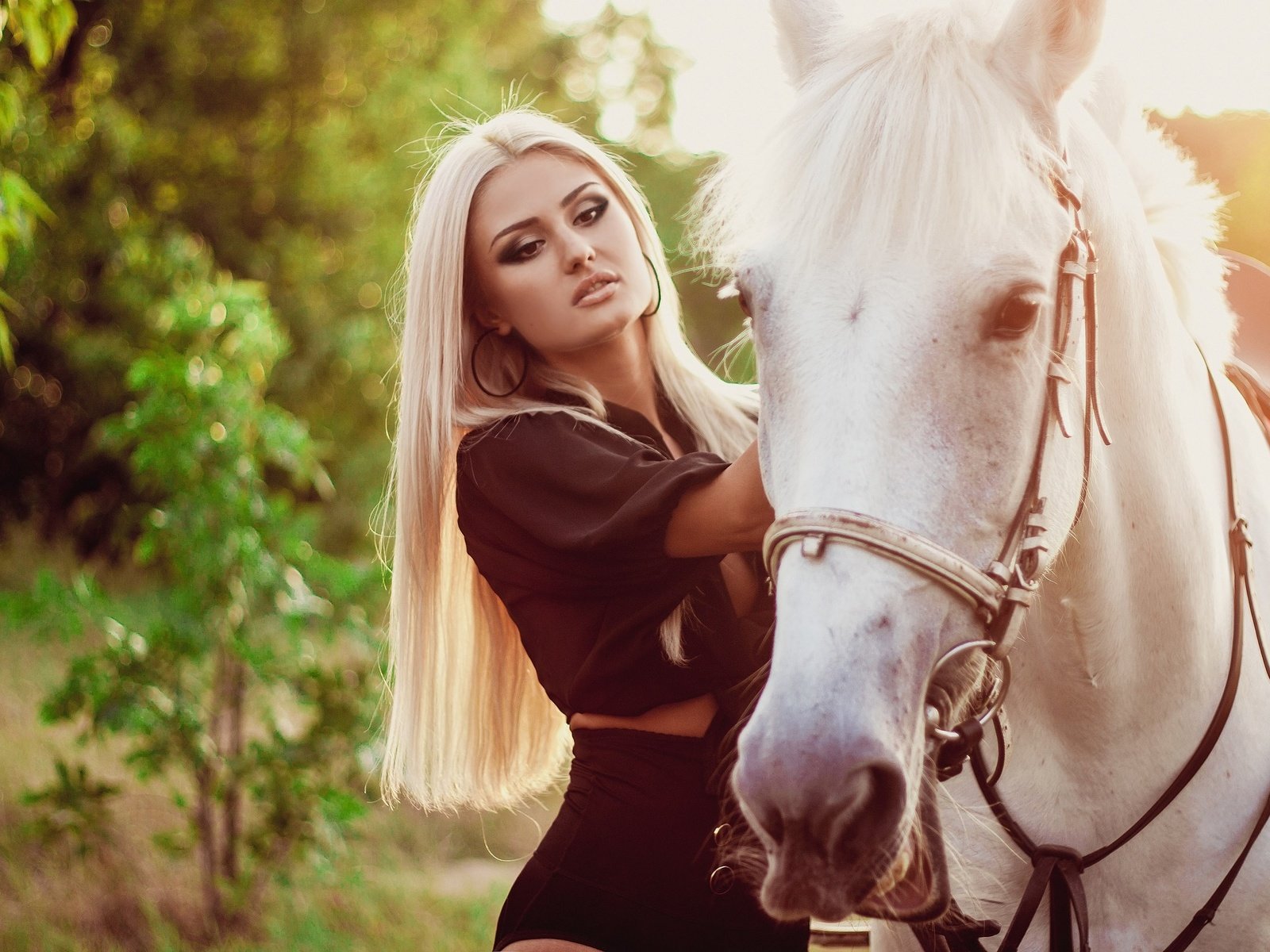 Обои лошадь, девушка, блондинка, портрет, взгляд, лицо, конь, длинные волосы, horse, girl, blonde, portrait, look, face, long hair разрешение 2560x1707 Загрузить