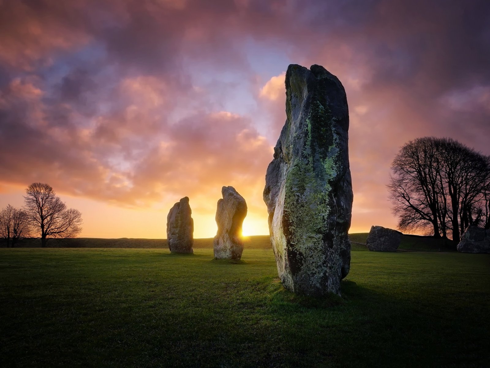 Обои небо, joe davies, эйвбери, облака, avebury, камни, пейзаж, восход солнца, шотландия, соединенное королевство, уилтшир, the sky, clouds, stones, landscape, sunrise, scotland, united kingdom, wiltshire разрешение 2048x1536 Загрузить