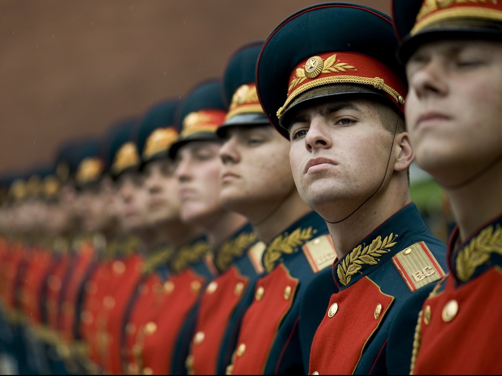 Предательство войск. Офицеры на параде. Офицер Российской армии. Солдаты на параде. Офицер армии России.