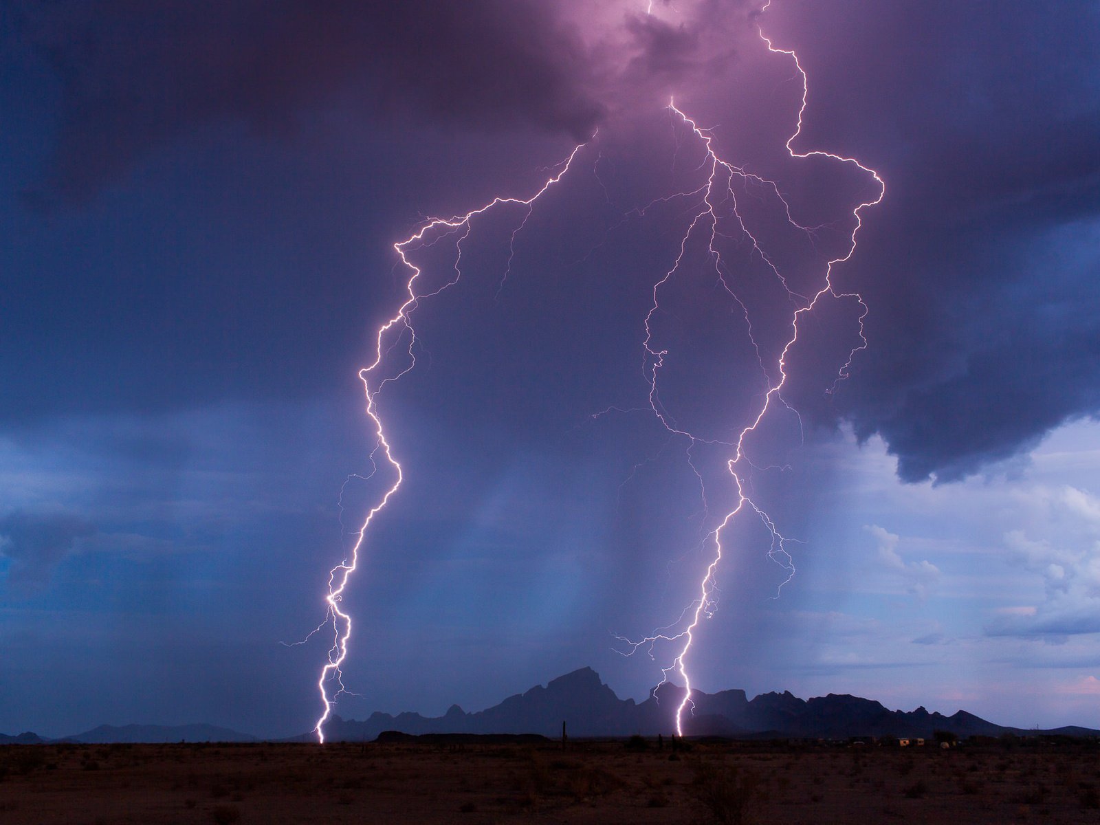 Обои небо, природа, пейзаж, молния, гроза, the sky, nature, landscape, lightning, the storm разрешение 2048x1365 Загрузить