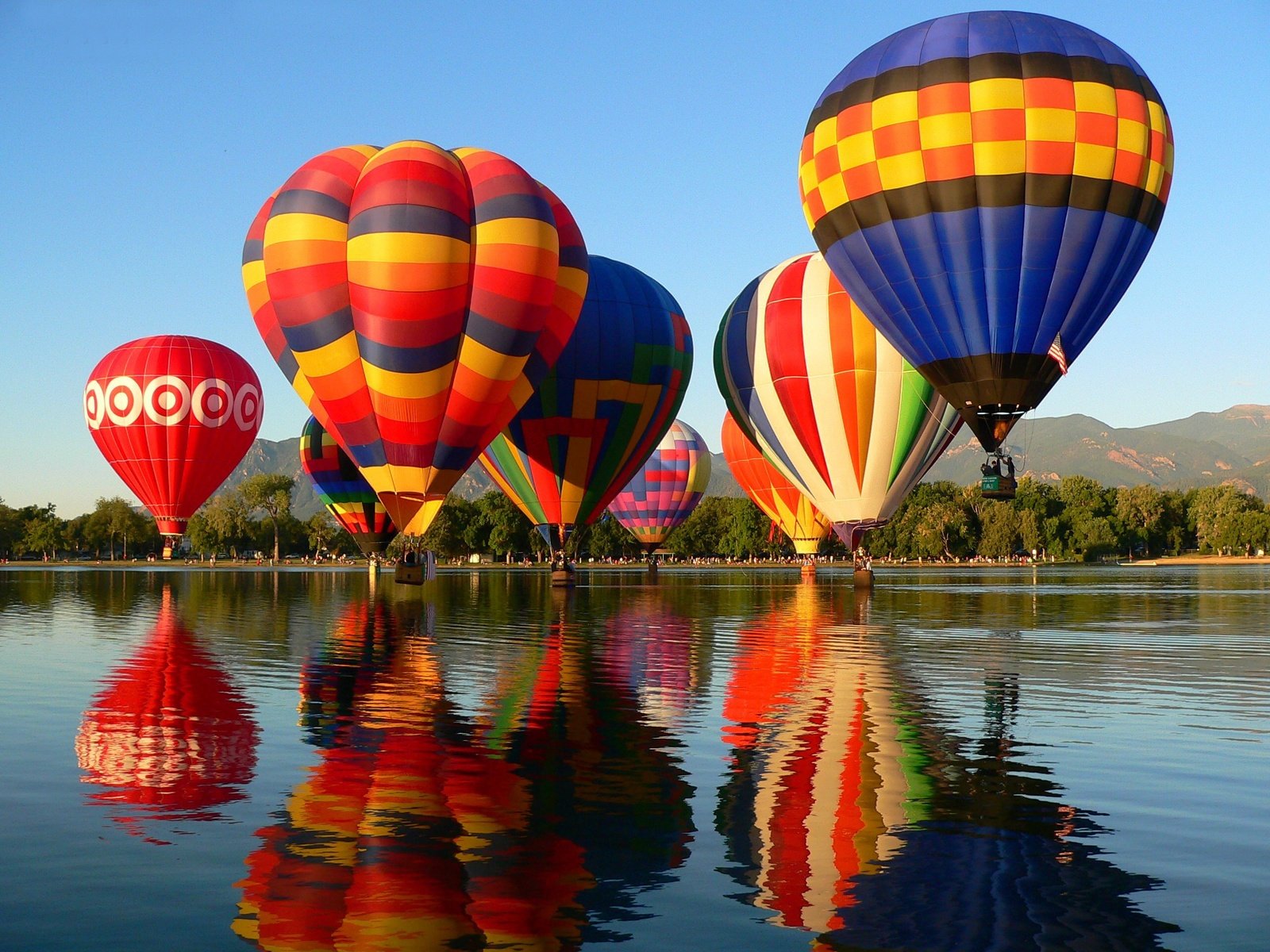 Обои озеро, отражение, воздушные шары, воздушный шар, колорадо, парад, springs, balloon classic, lake, reflection, balloons, balloon, colorado, parade разрешение 2560x1920 Загрузить