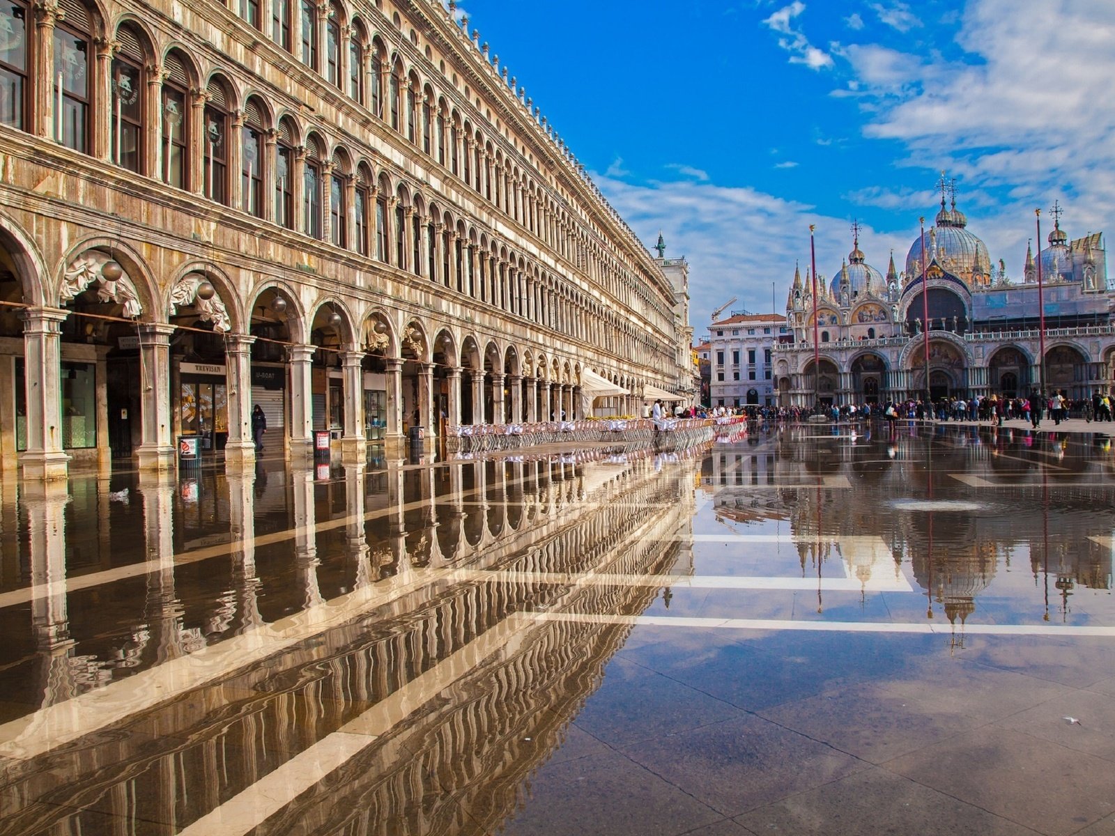 Обои отражение, собор, венеция, италия, дворец, doges palace, st. marks basilica, reflection, cathedral, venice, italy, palace разрешение 1920x1280 Загрузить