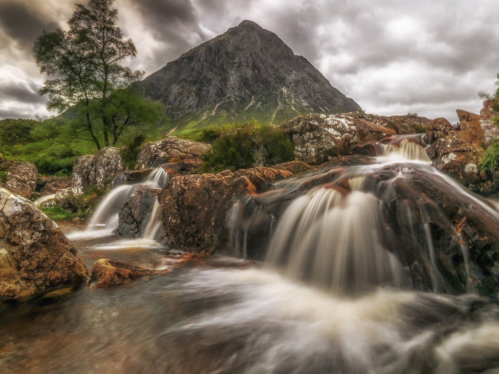 Обои река, дерево, камни, пейзаж, гора, поток, шотландия, river, tree, stones, landscape, mountain, stream, scotland разрешение 1920x1200 Загрузить