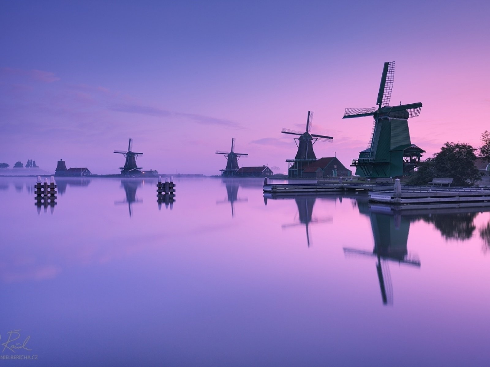 Обои вода, отражение, утро, туман, мельницы, голандия, water, reflection, morning, fog, mill, holland разрешение 1920x1280 Загрузить