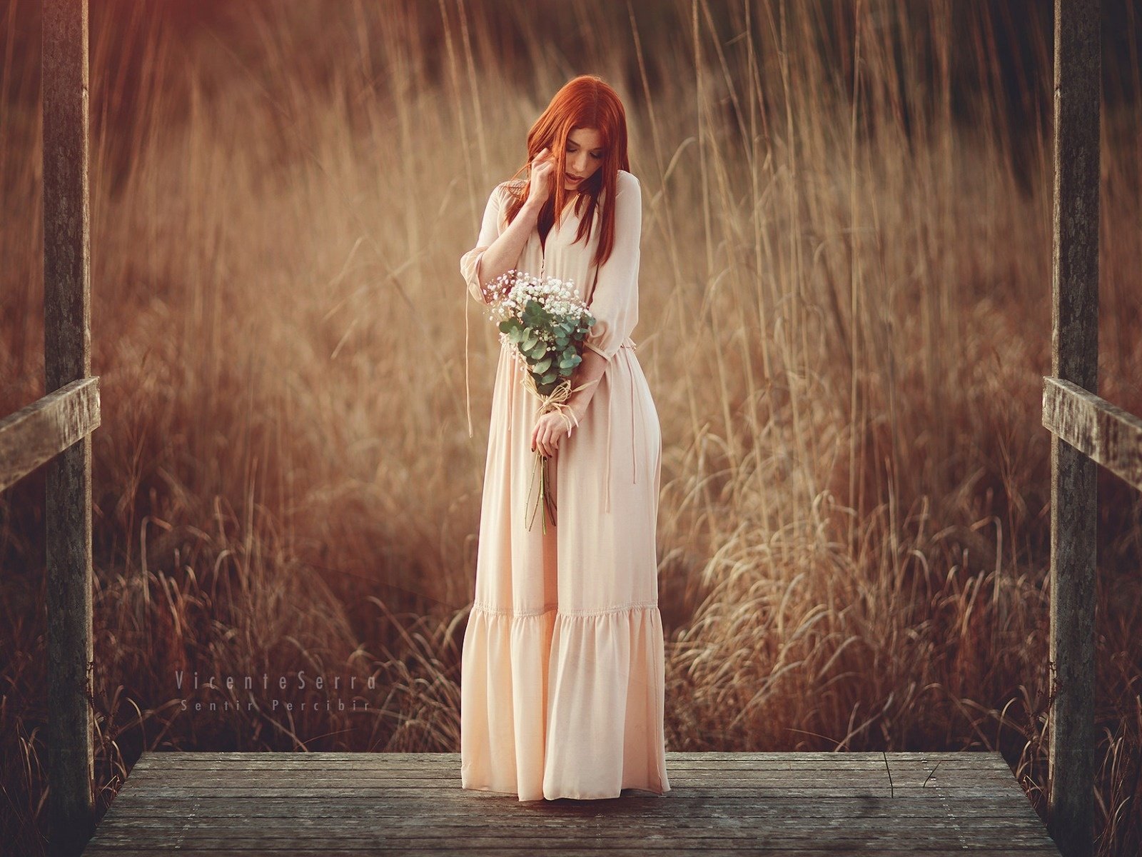 Обои цветы, природа, девушка, платье, букет, рыжеволосая, flowers, nature, girl, dress, bouquet, redhead разрешение 1920x1200 Загрузить