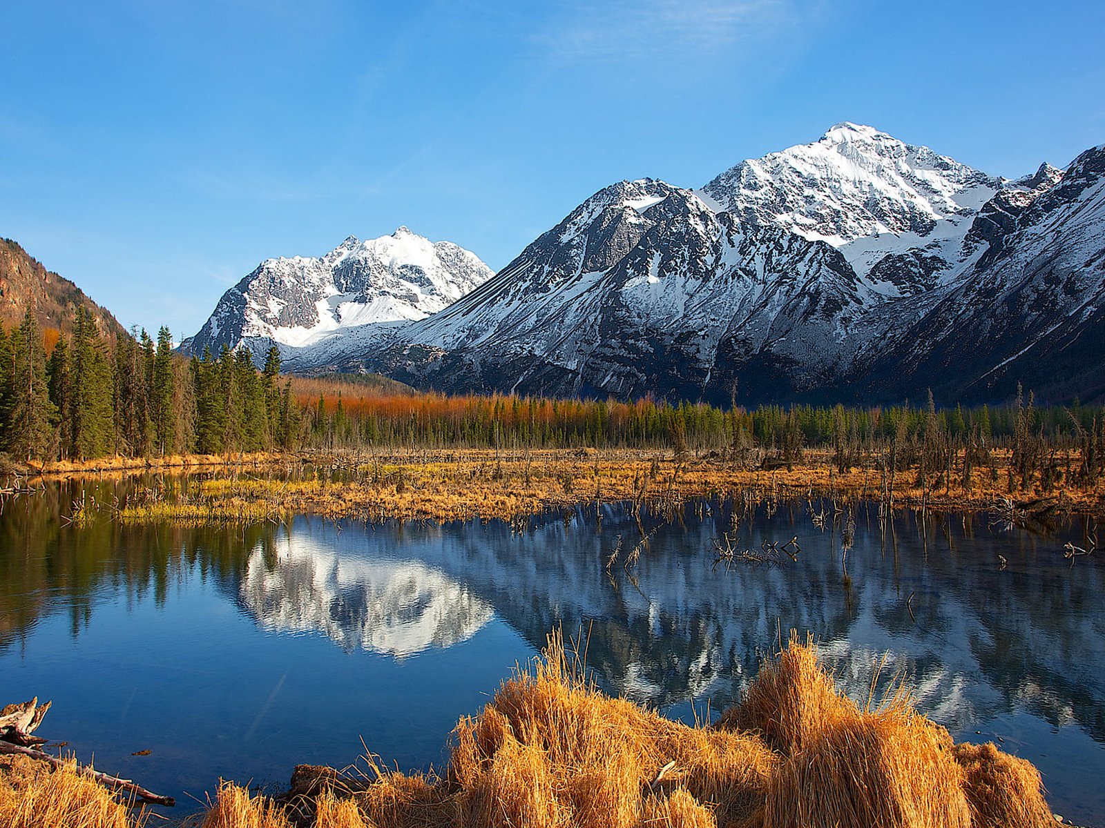 Обои озеро, горы, природа, лес, отражение, пейзаж, осень, lake, mountains, nature, forest, reflection, landscape, autumn разрешение 1920x1200 Загрузить