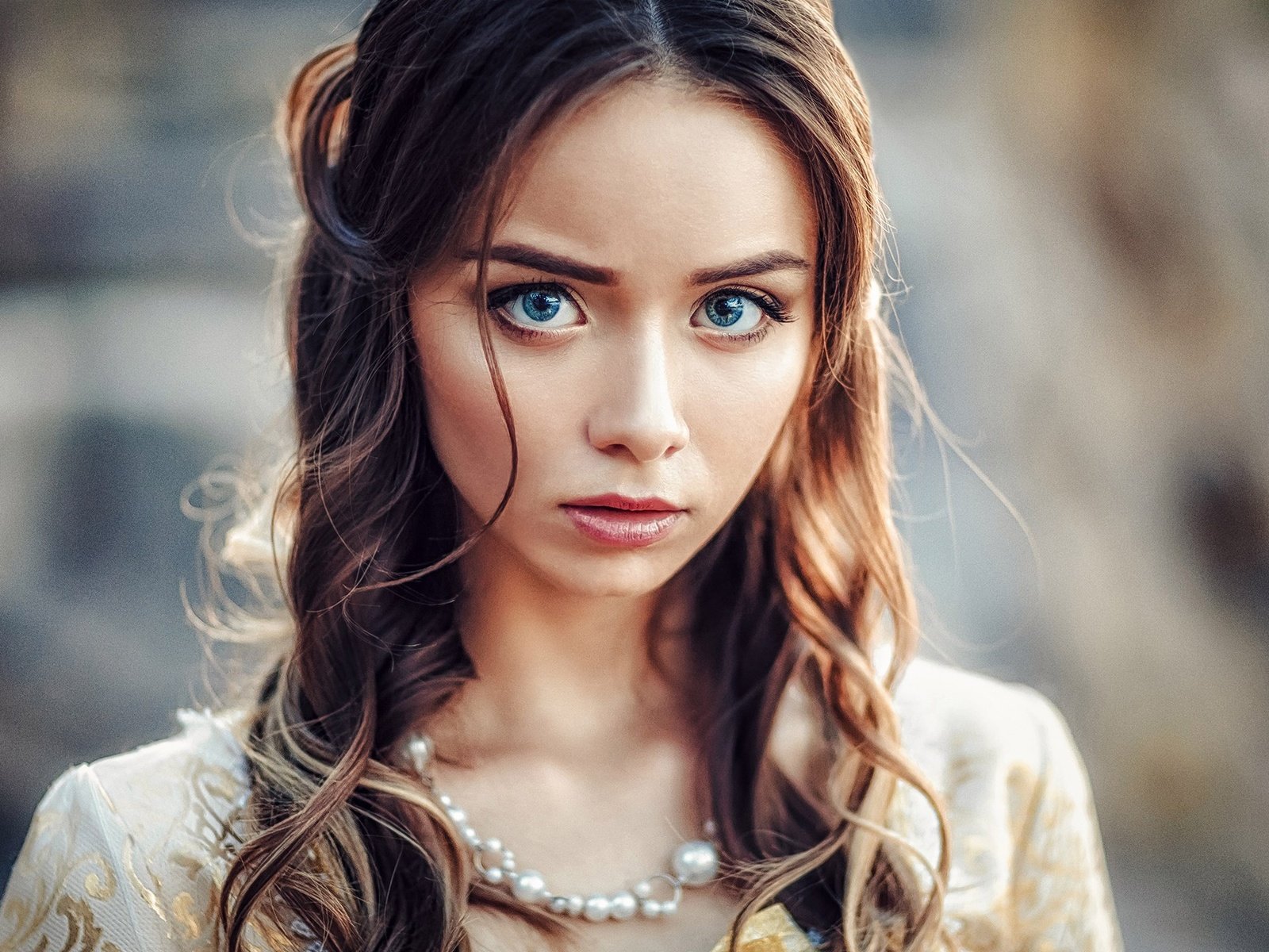 Beautiful big blue eyes. Красивые лица девушек. Милые девушки. Девушка с большими голубыми глазами.