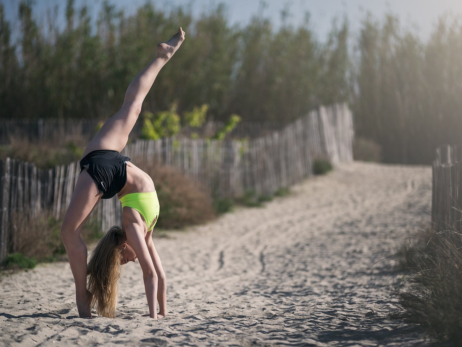 Обои девушка, гимнастка, растяжка, грация, mélissandre thomasset, girl, gymnast, stretching, grace разрешение 2000x1335 Загрузить