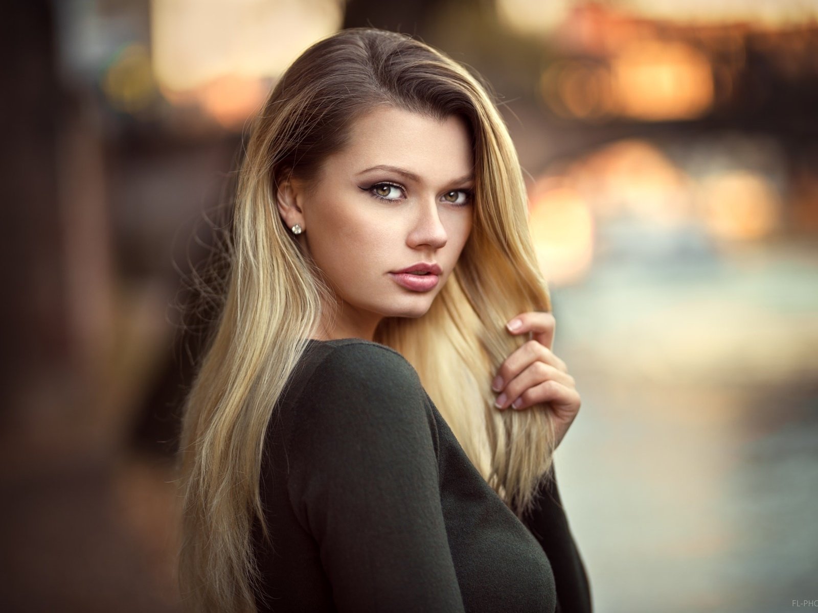 Обои девушка, блондинка, портрет, модель, лицо, длинные волосы, girl, blonde, portrait, model, face, long hair разрешение 2048x1367 Загрузить