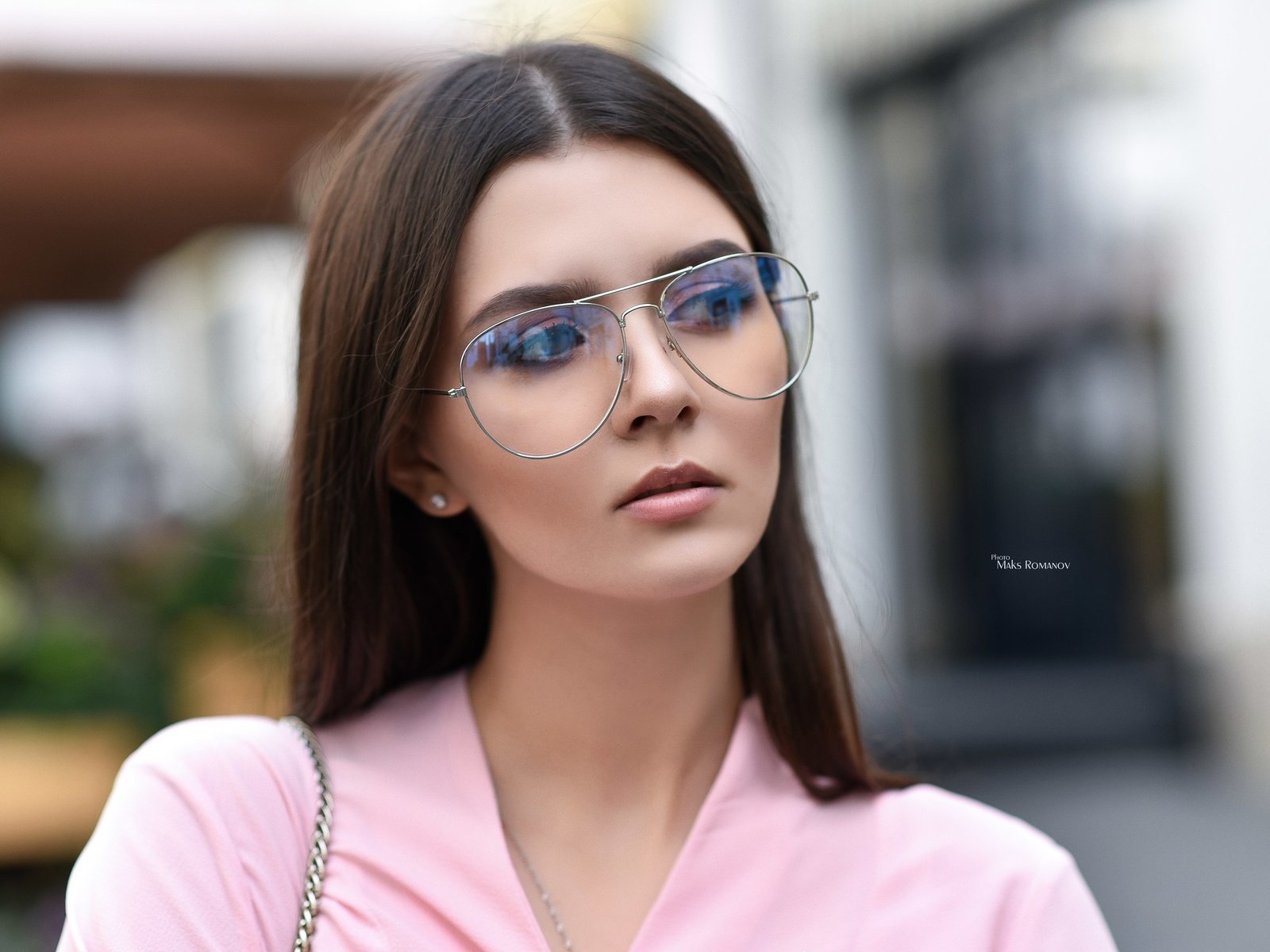 Обои девушка, взгляд, очки, волосы, лицо, polina grents, maksim romanov, girl, look, glasses, hair, face разрешение 2560x1626 Загрузить