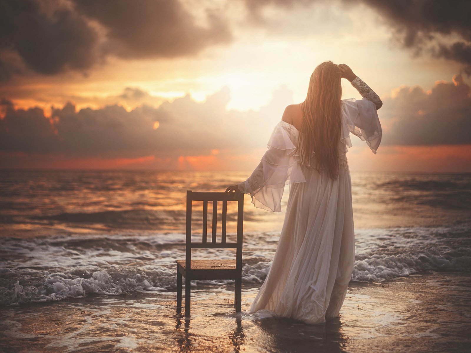 Обои девушка, настроение, море, платье, рассвет, стул, girl, mood, sea, dress, dawn, chair разрешение 1920x1200 Загрузить