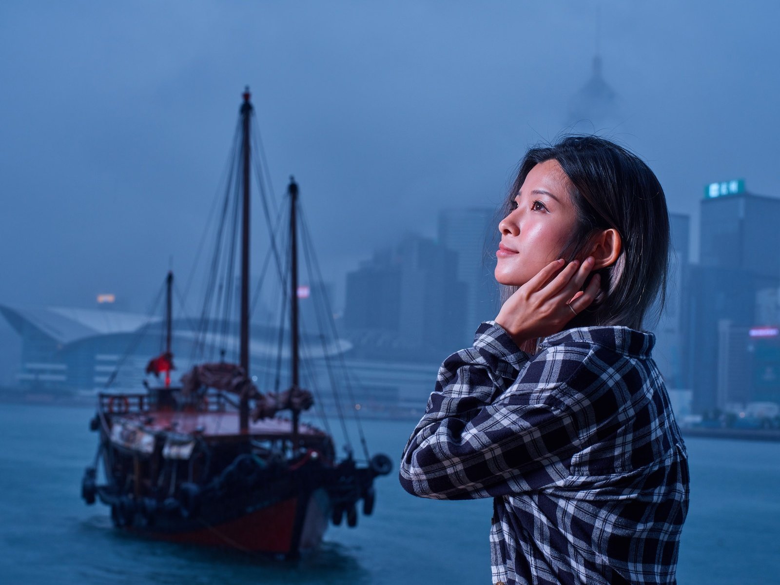 Обои девушка, настроение, корабль, город, профиль, азиатка, girl, mood, ship, the city, profile, asian разрешение 2048x1536 Загрузить