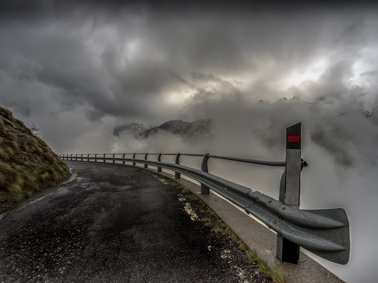 Обои небо, дорога, туман, the sky, road, fog разрешение 2048x1365 Загрузить