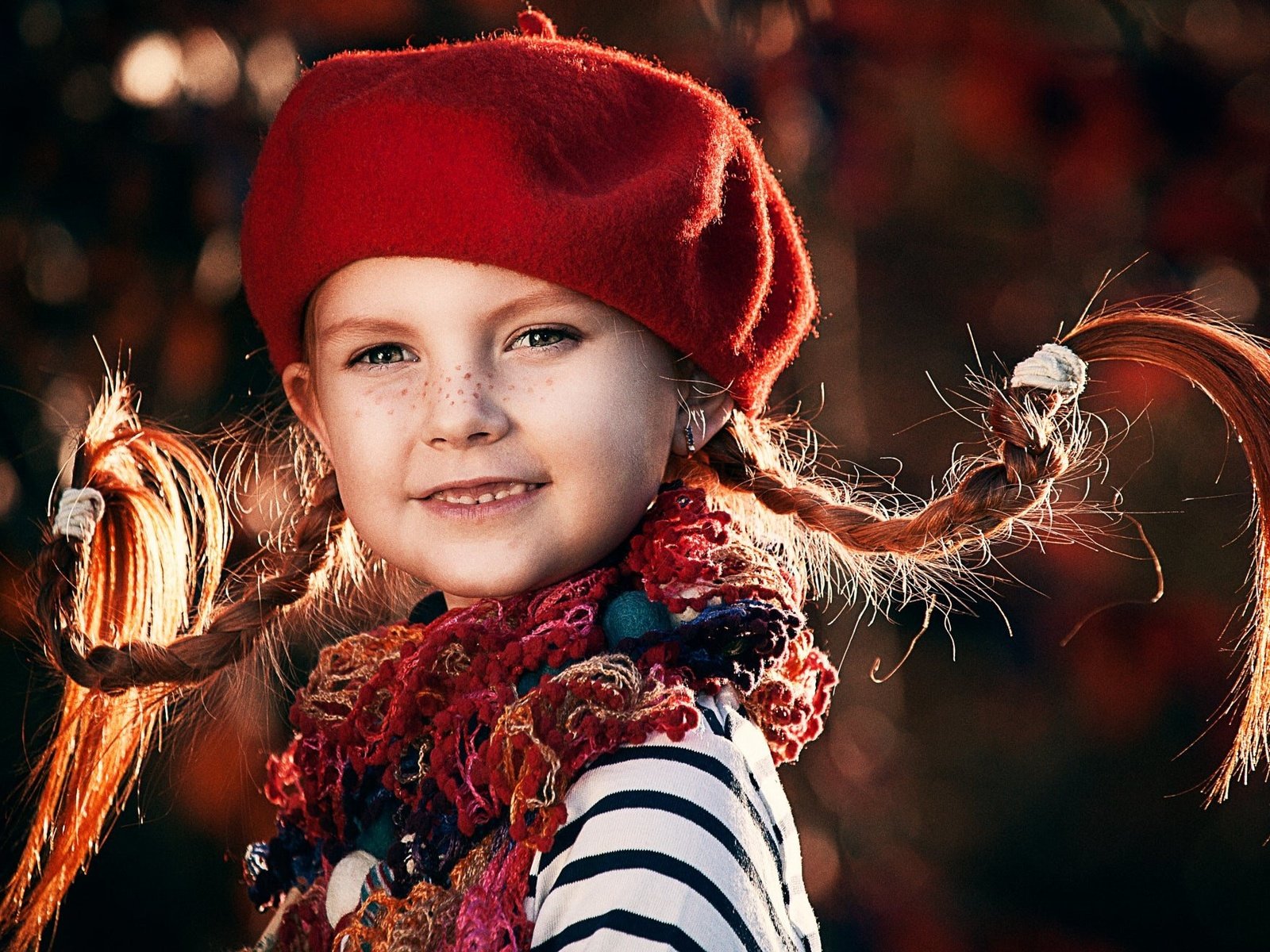 Обои девочка, ребенок, берет, веснушки, шарф, косички, пеппи, girl, child, takes, freckles, scarf, braids, pippi разрешение 2048x1321 Загрузить