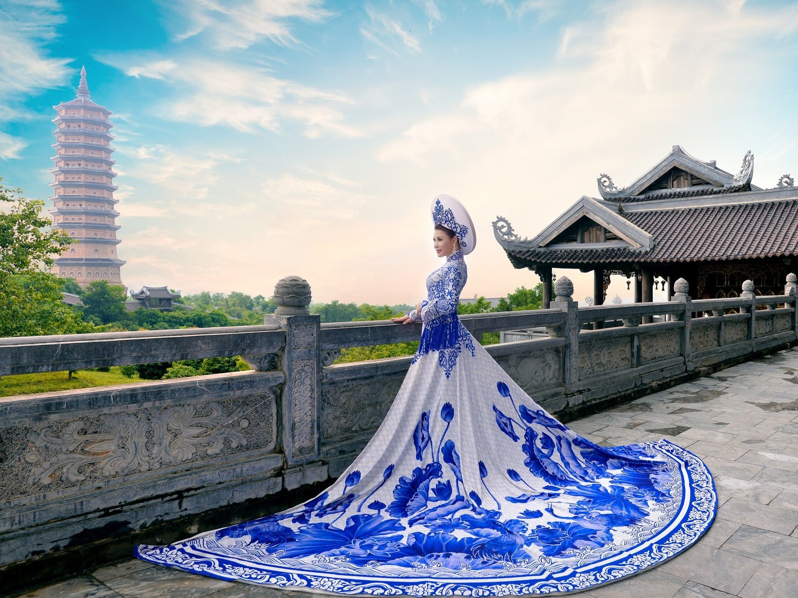 Обои небо, облака, стиль, девушка, фон, платье, город, lin van dinh, the sky, clouds, style, girl, background, dress, the city разрешение 2048x1285 Загрузить