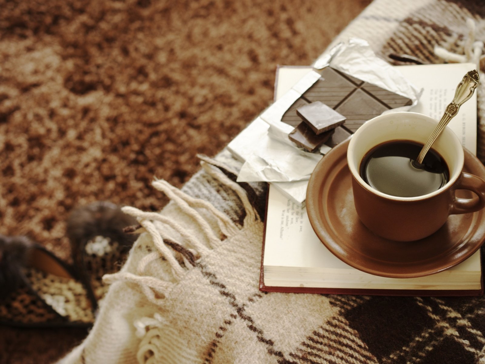 Обои кофе, чашка, плед, шоколад, coffee, cup, plaid, chocolate разрешение 2880x1800 Загрузить