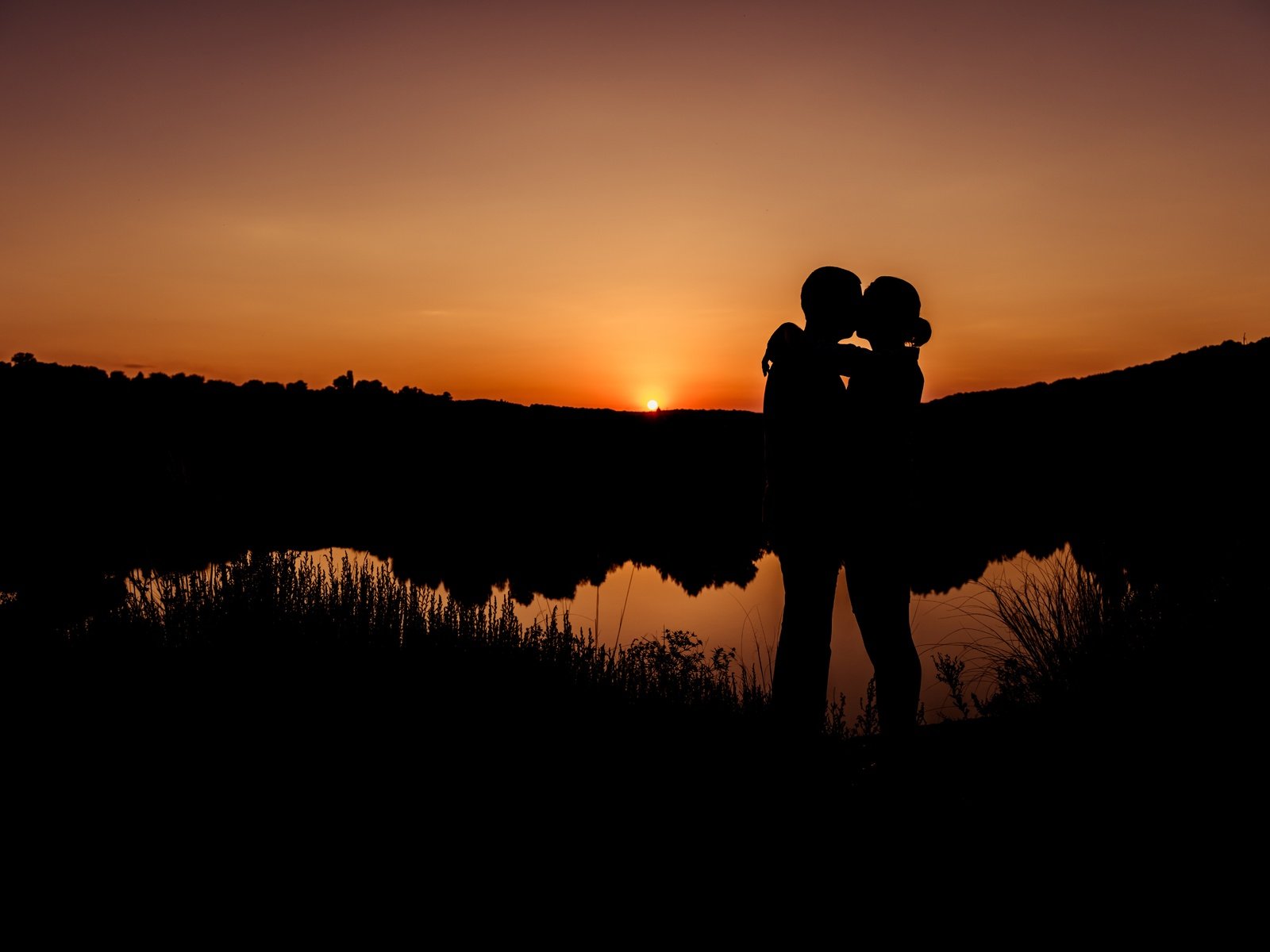 Обои закат, романтика, пара, поцелуй, sunset, romance, pair, kiss разрешение 6824x4912 Загрузить