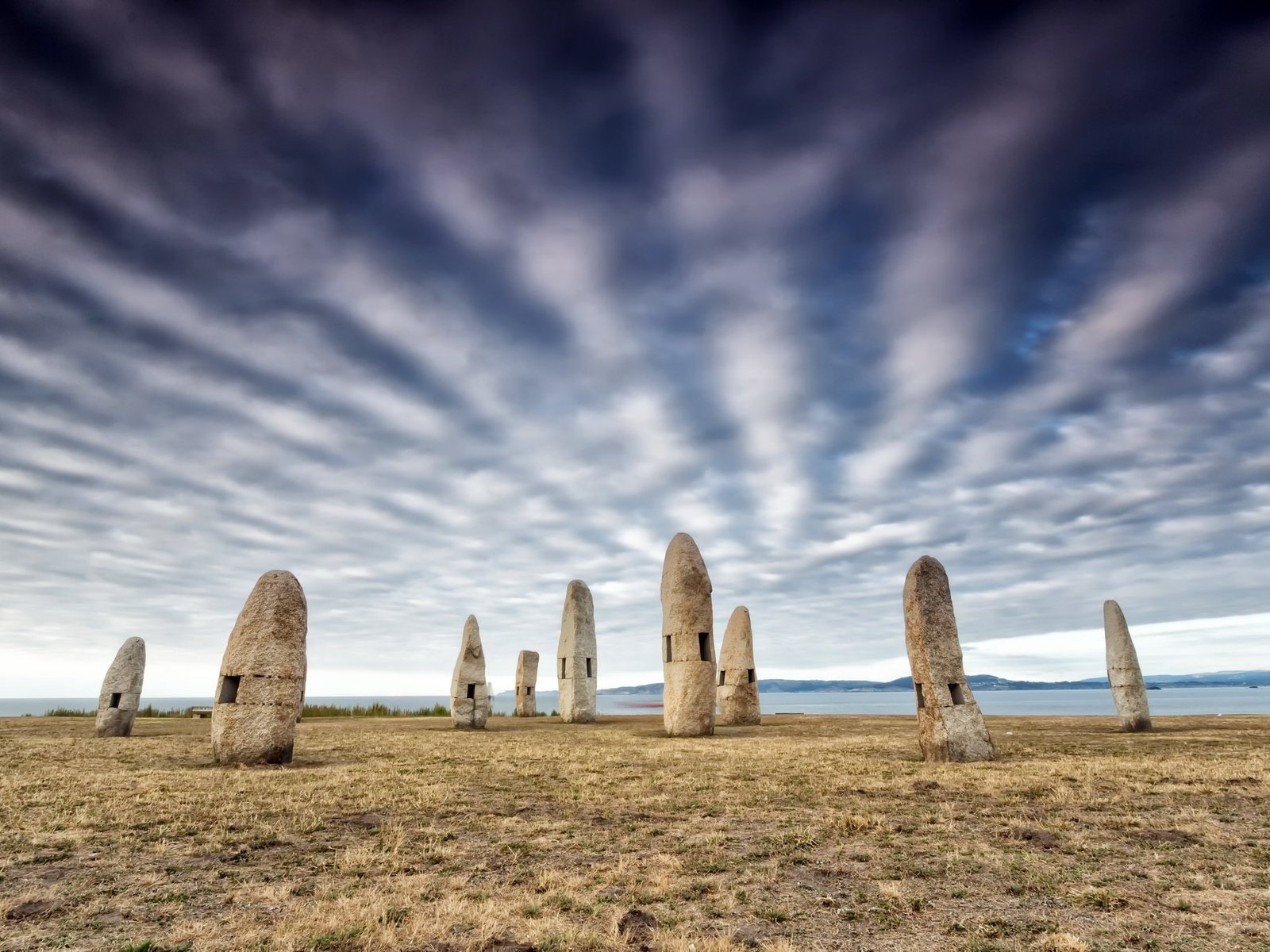 Обои небо, облака, испании, galicia, corunna, menhires, the sky, clouds, spain разрешение 2048x1365 Загрузить