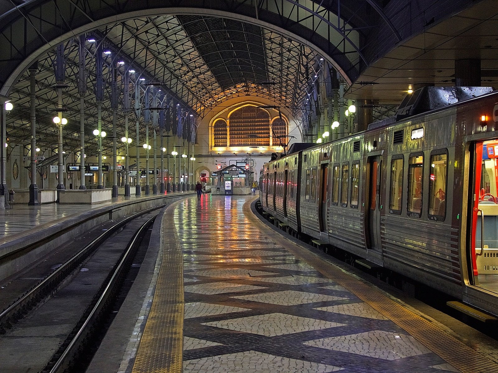 Обои железная дорога, поезд, португалия, вокзал, лиссабон, росиу, railroad, train, portugal, station, lisbon, rossio разрешение 2048x1365 Загрузить