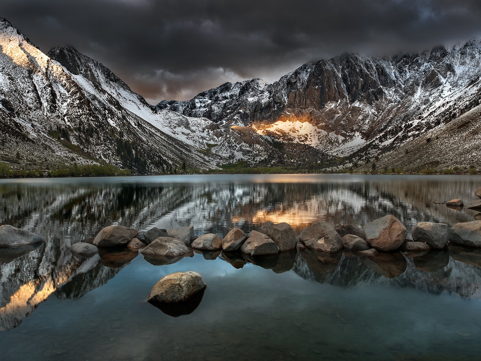 Обои озеро, горы, природа, камни, отражение, пейзаж, matt granz, lake, mountains, nature, stones, reflection, landscape разрешение 1920x1200 Загрузить