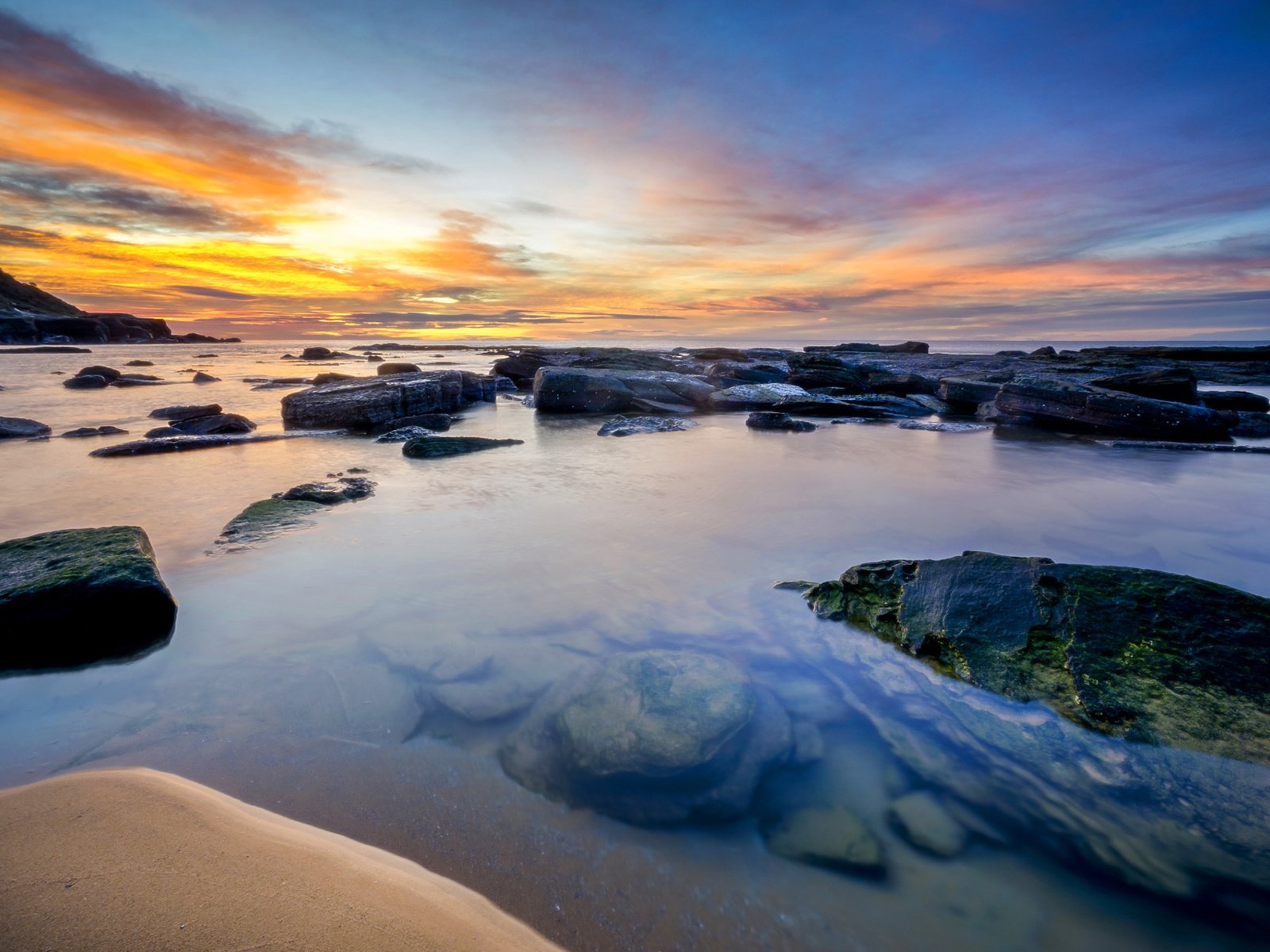 Обои облака, камни, закат, пейзаж, море, побережье, уэльс, paul passoni, clouds, stones, sunset, landscape, sea, coast, wales разрешение 1920x1200 Загрузить