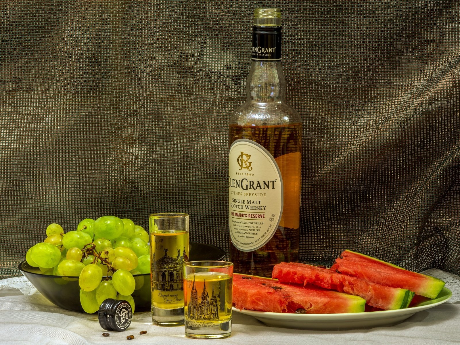 Обои виноград, арбуз, алкоголь, натюрморт, виски, glengrant, grapes, watermelon, alcohol, still life, whiskey разрешение 2560x1707 Загрузить