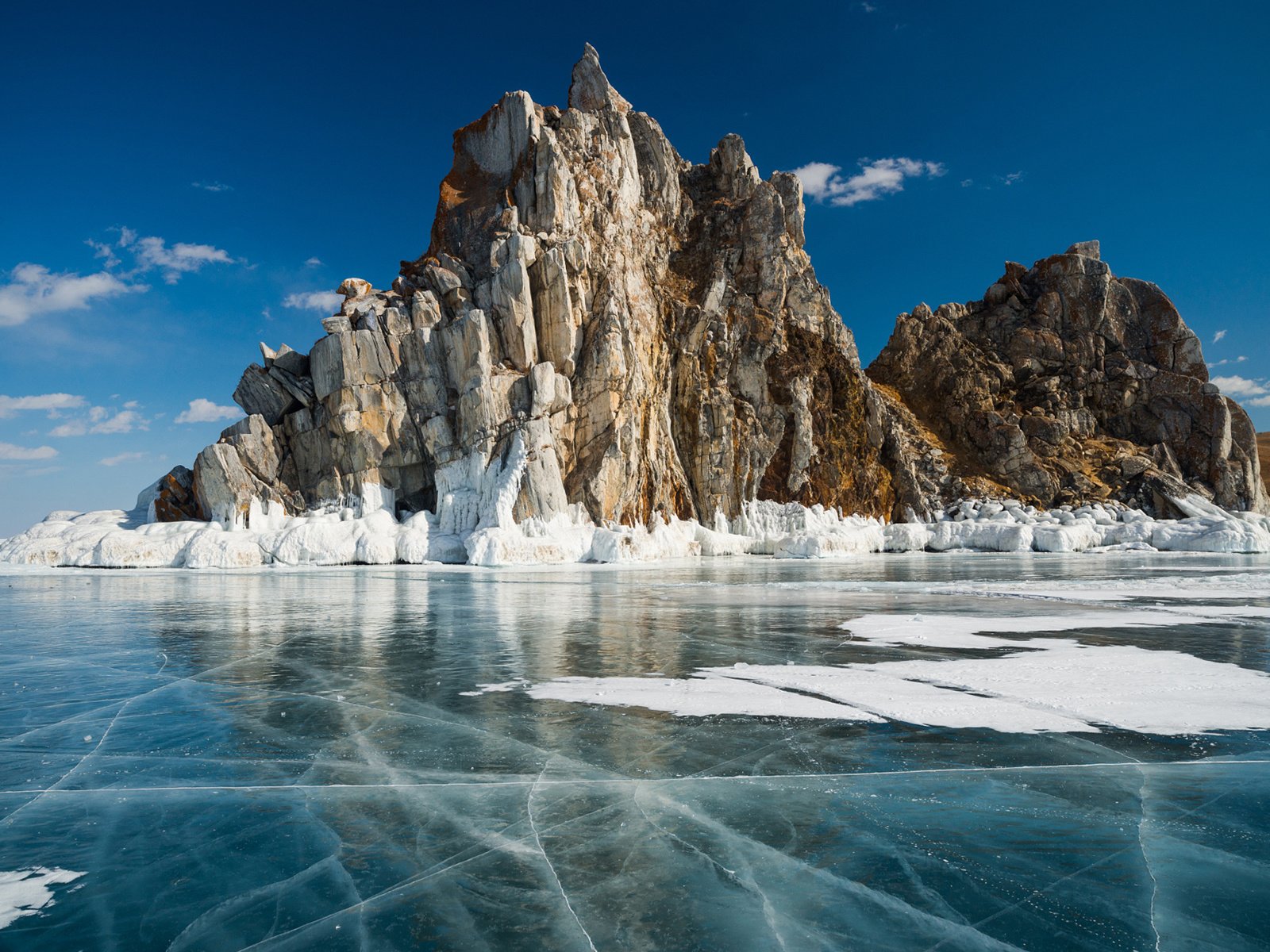 Обои озеро, скалы, зима, пейзаж, лёд, россия, байкал, efim chernov, lake, rocks, winter, landscape, ice, russia, baikal разрешение 1920x1200 Загрузить