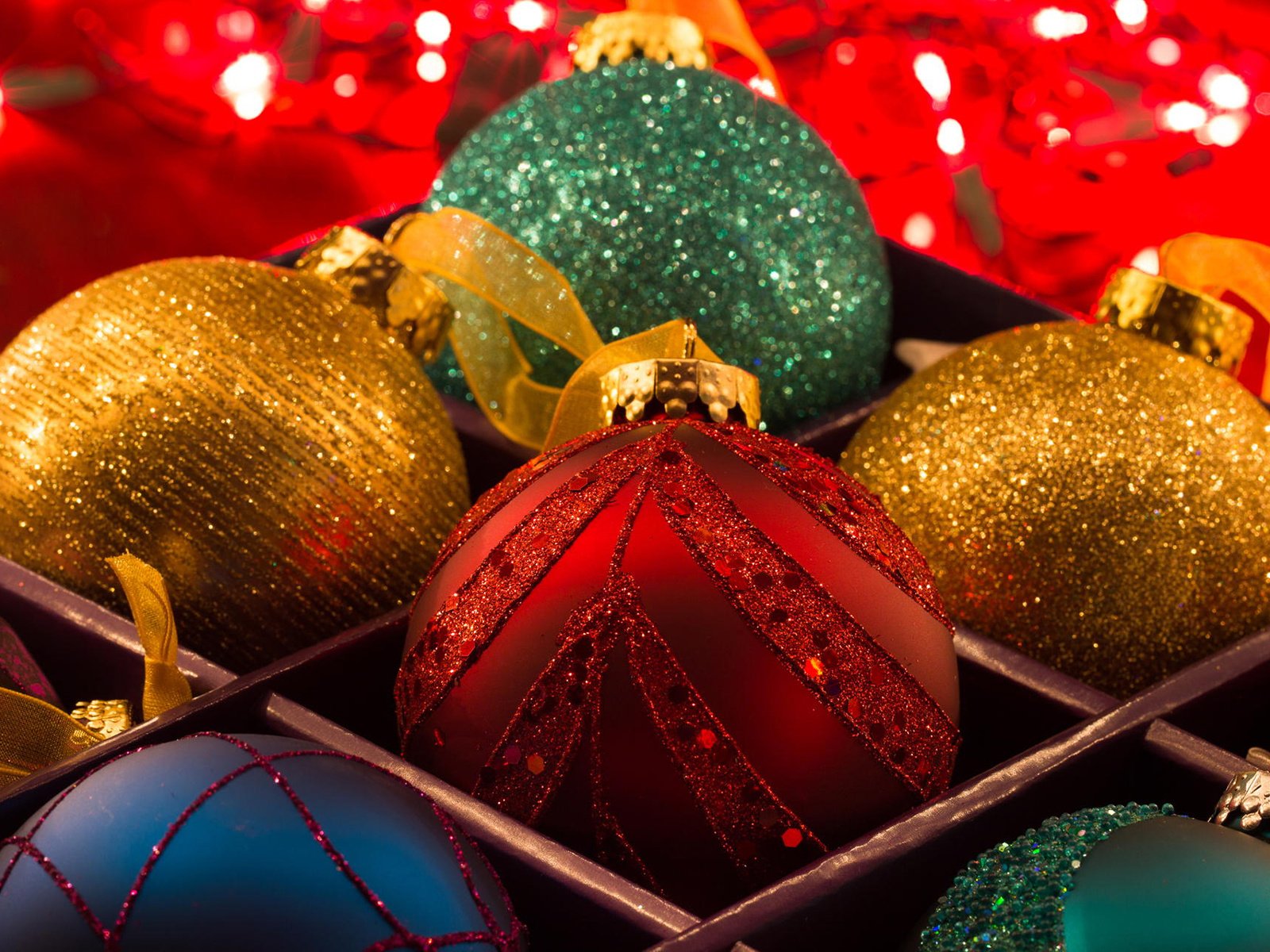 Обои новый год, шары, рождество, елочные игрушки, lisa bettany, new year, balls, christmas, christmas decorations разрешение 1920x1200 Загрузить
