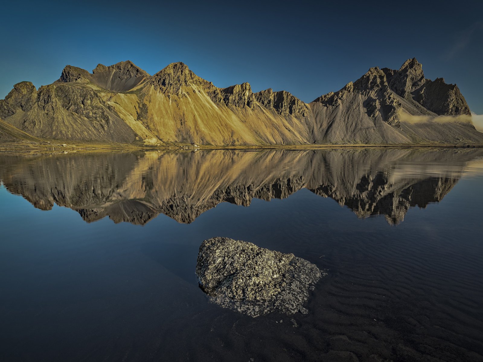Обои озеро, горы, отражение, пейзаж, исландия, etienne ruff, lake, mountains, reflection, landscape, iceland разрешение 1920x1200 Загрузить