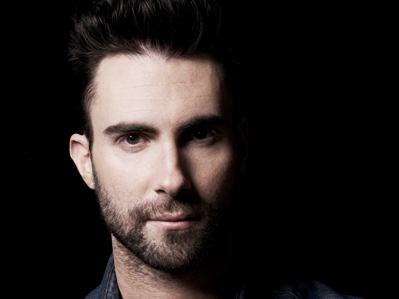 Обои портрет, актёр, черный фон, певец, адам левин, portrait, actor, black background, singer, adam levine разрешение 3840x2400 Загрузить