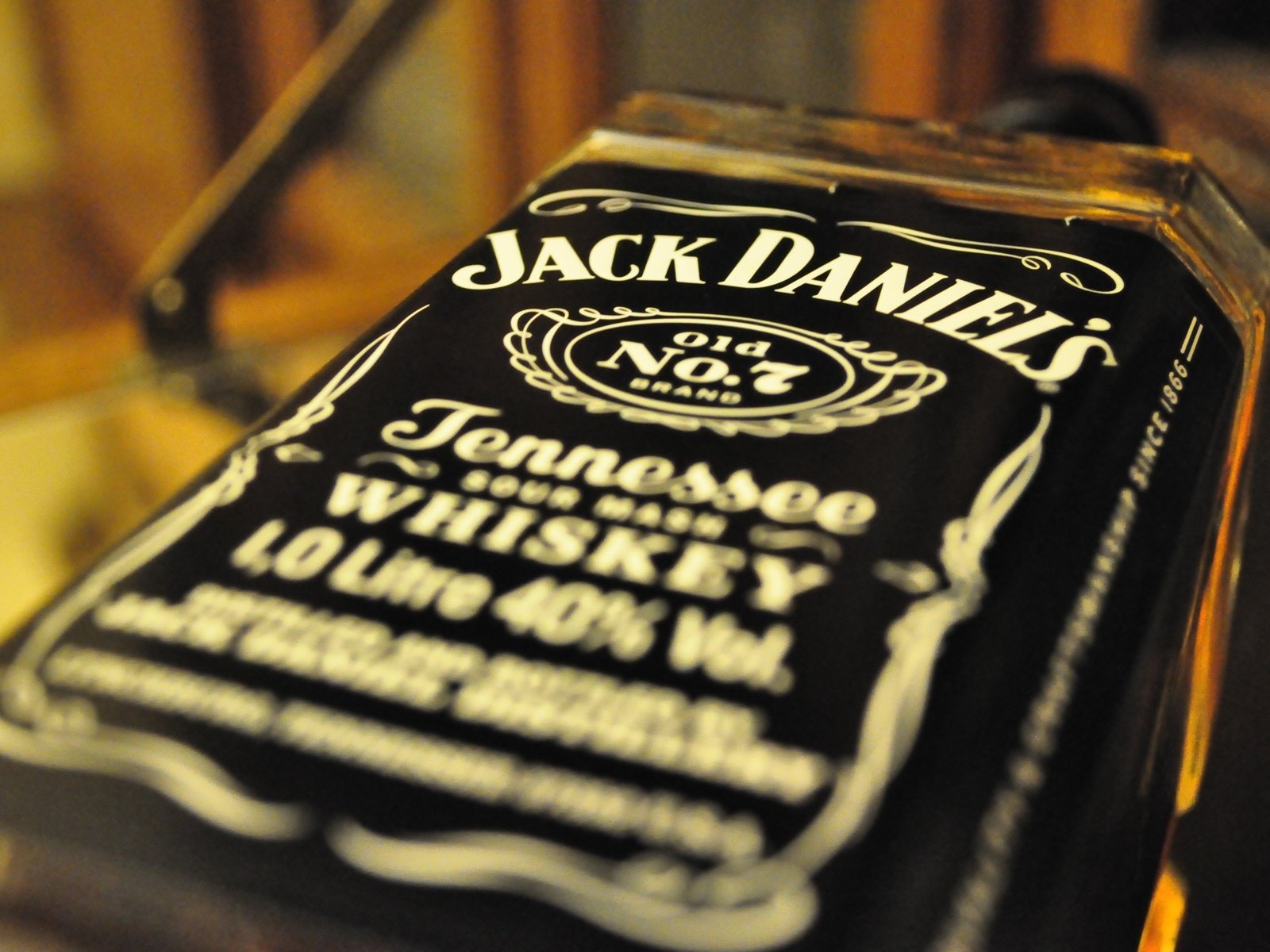 Обои макро, бутылка, алкоголь, виски, джек дэниелс, jack daniel, jack daniel’s, macro, bottle, alcohol, whiskey, jack daniels, jack daniel's разрешение 2560x1700 Загрузить