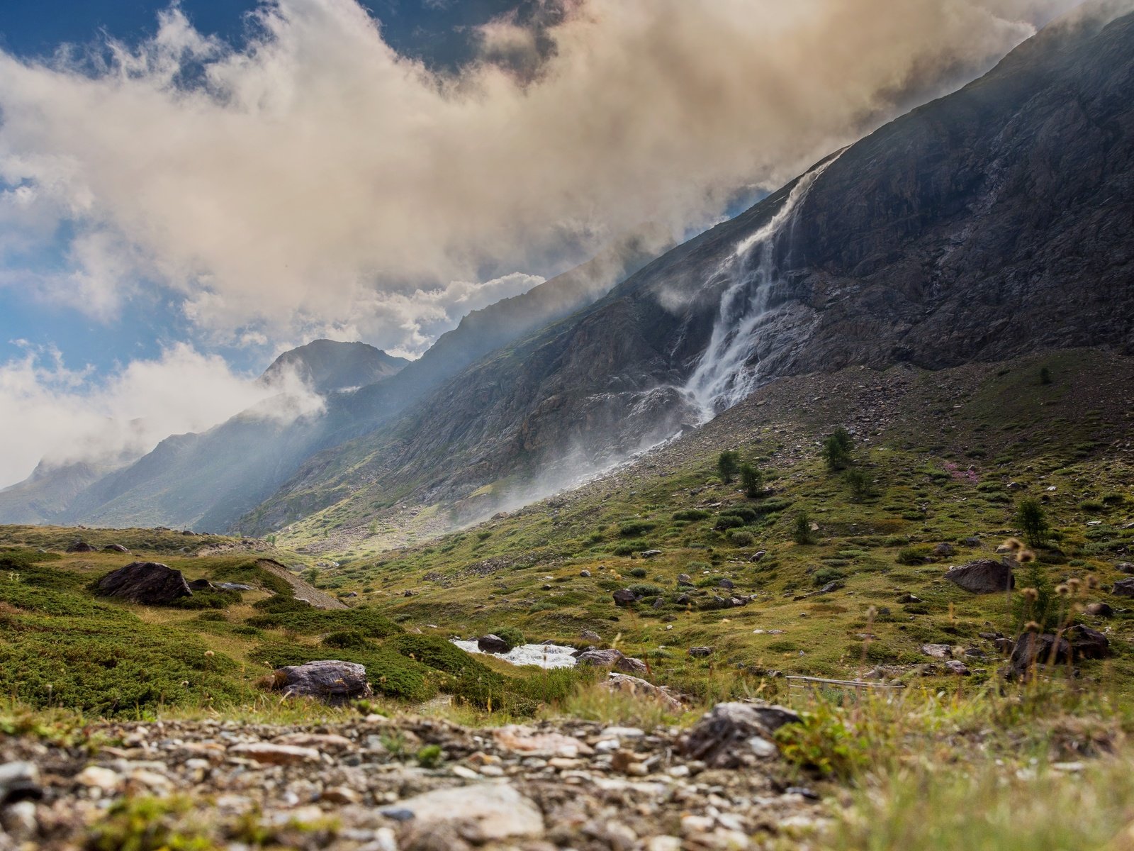 Обои небо, облака, горы, природа, пейзаж, водопад, the sky, clouds, mountains, nature, landscape, waterfall разрешение 6000x4000 Загрузить