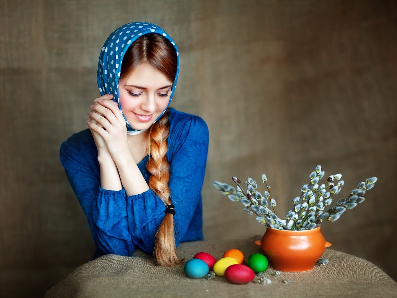 Обои девушка, поза, улыбка, радость, весна, пасха, ольга бойко, girl, pose, smile, joy, spring, easter, olga boyko разрешение 1959x1365 Загрузить