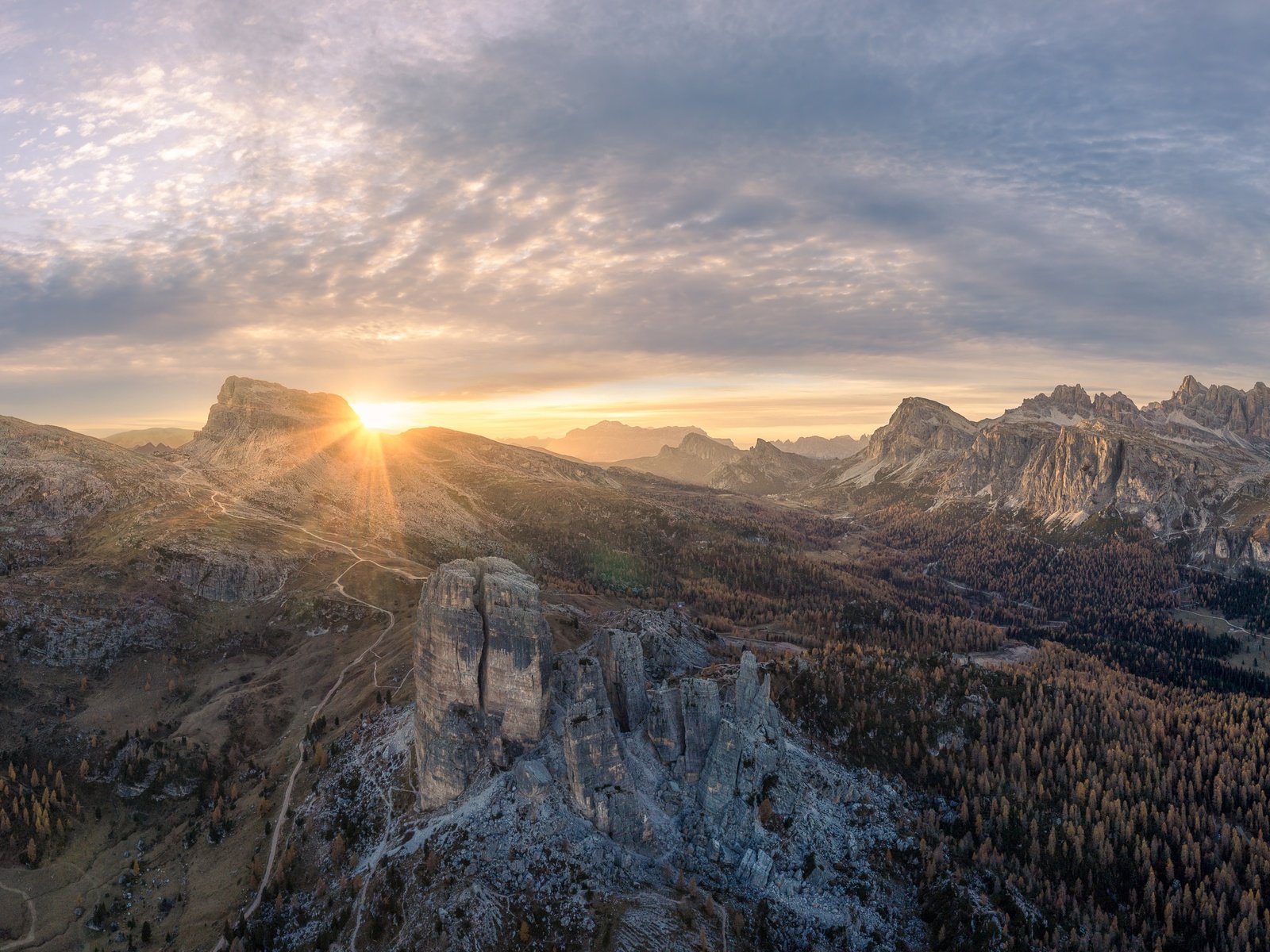 Обои горы, доломиты, скалы, лес, панорама, осень, вершины, высота, склоны, mountains, the dolomites, rocks, forest, panorama, autumn, tops, height, the slopes разрешение 4870x2053 Загрузить