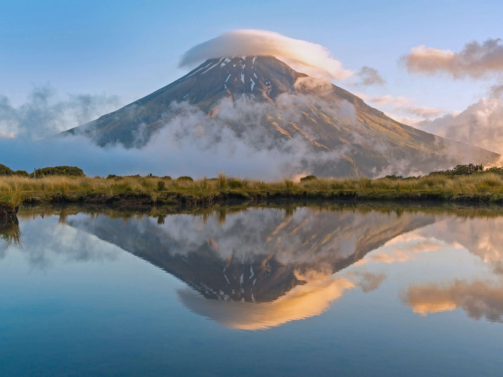 Обои река, отражение, новая зеландия, гора таранаки, river, reflection, new zealand, mt taranaki разрешение 5088x2862 Загрузить