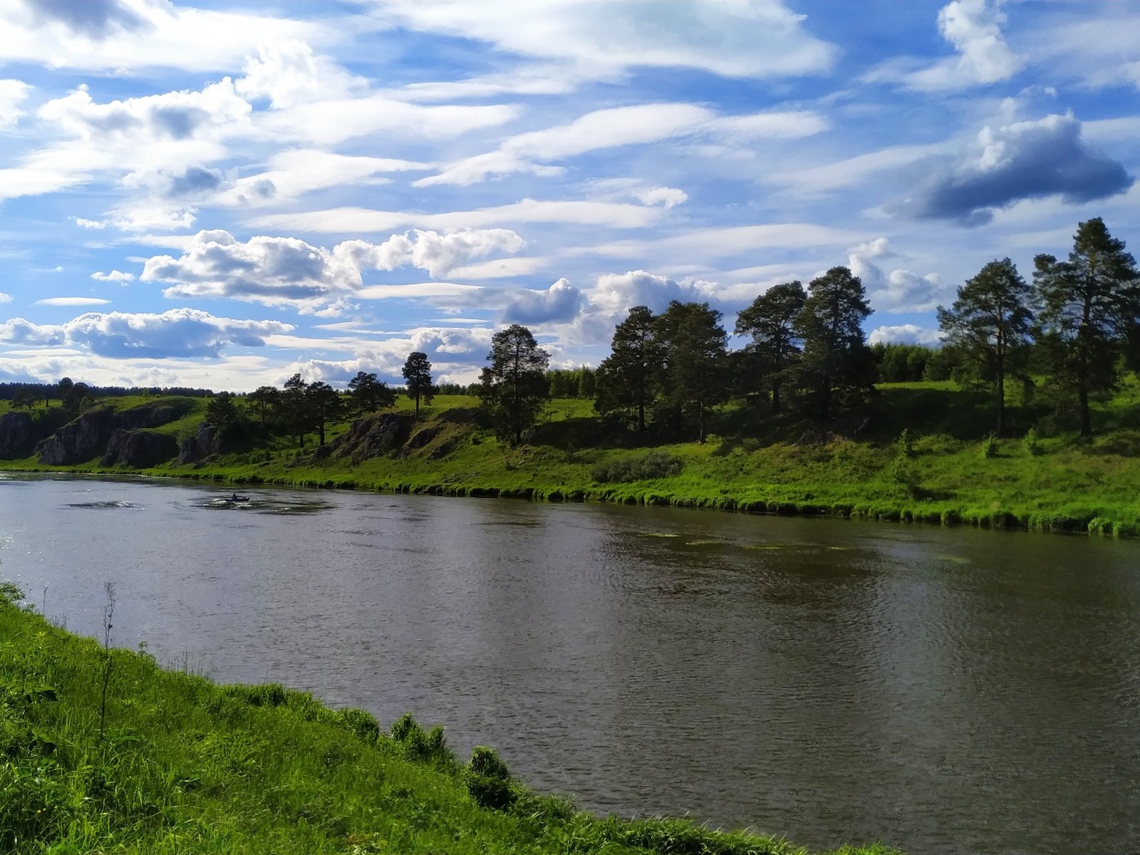 Обои свет, трава, облака, деревья, река, лес, light, grass, clouds, trees, river, forest разрешение 4032x2268 Загрузить