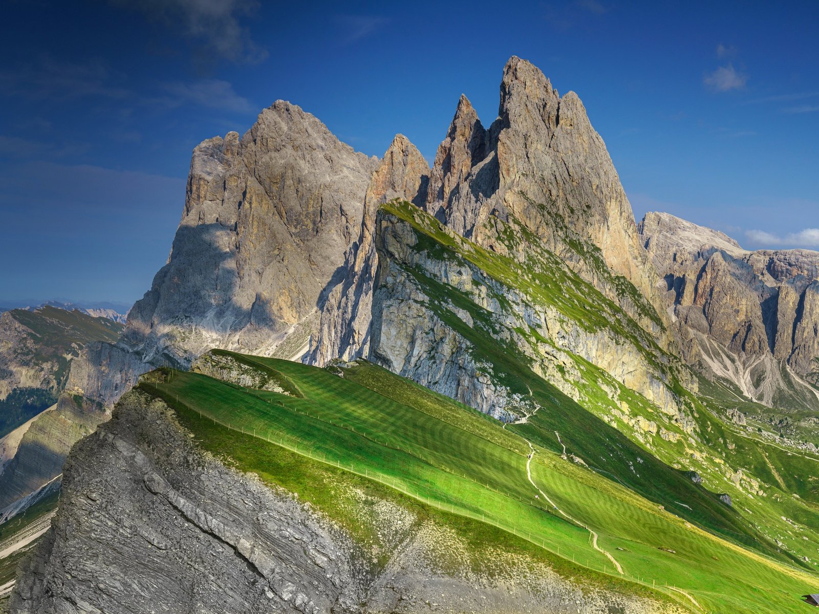 Обои горы, скалы, склон, италия, альпы, вершина, mountains, rocks, slope, italy, alps, top разрешение 5120x3415 Загрузить