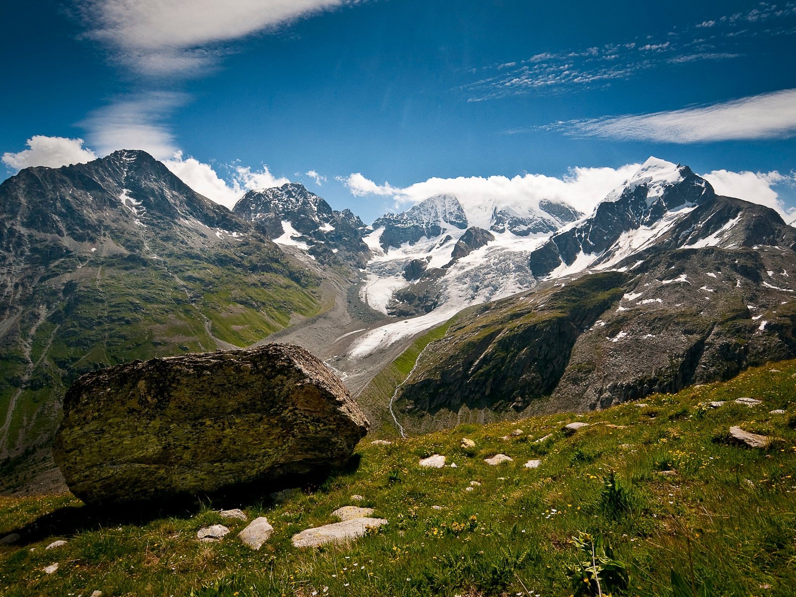 Обои облака, горы, природа, камни, швейцария, альпы, граубюнден, clouds, mountains, nature, stones, switzerland, alps, grisons разрешение 4095x2720 Загрузить