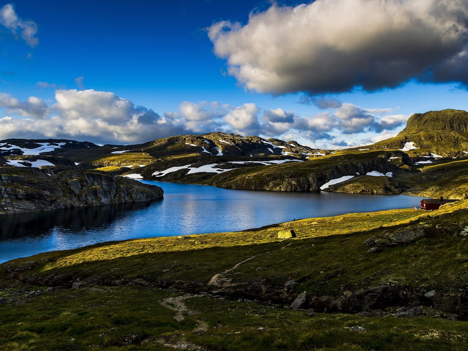 Обои горы, водоем, домик, норвегия, берега, mountains, pond, house, norway, bank разрешение 3840x2160 Загрузить