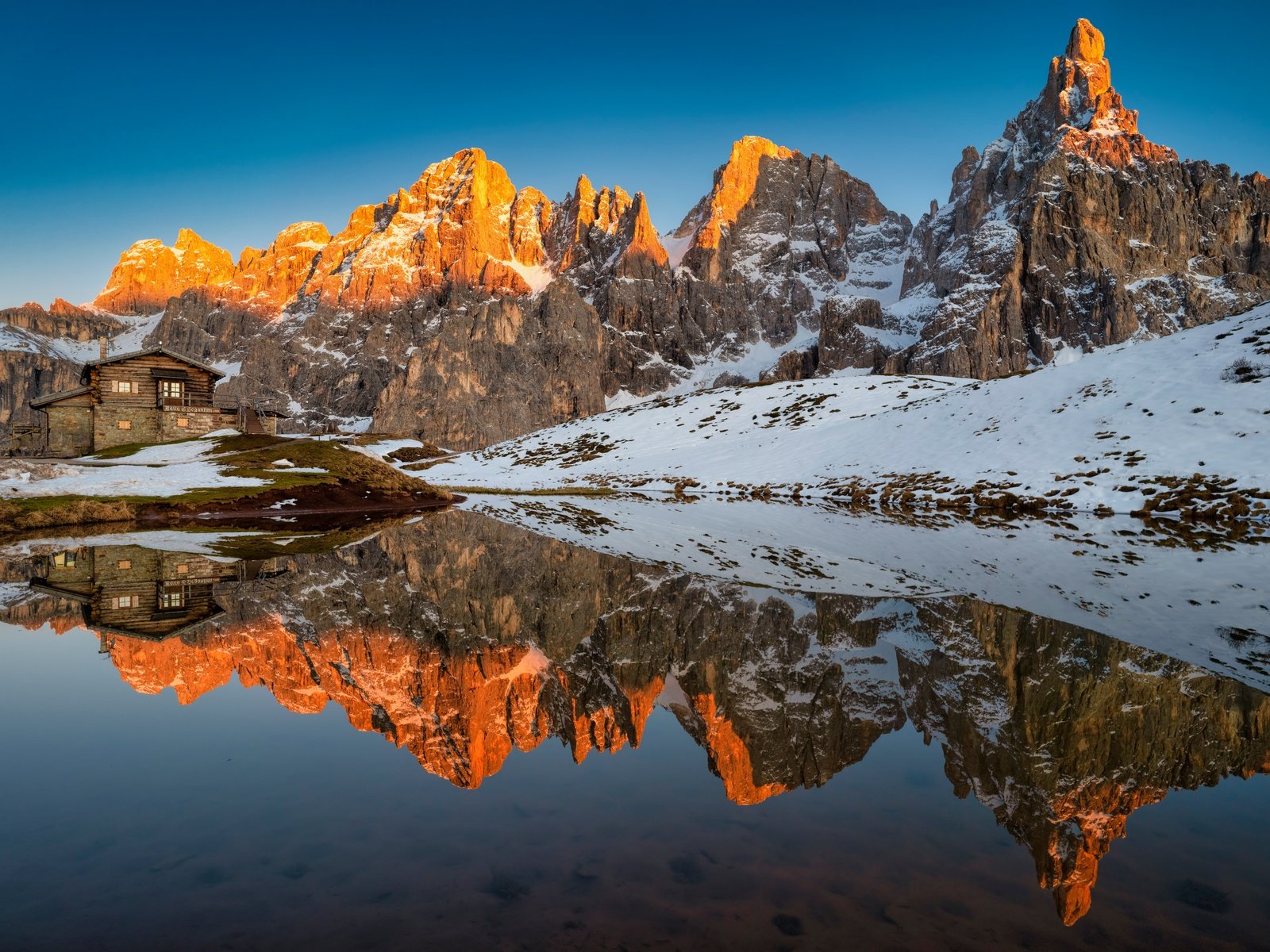 Обои вода, горы, снег, италия, домик, отражение в воде, water, mountains, snow, italy, house, the reflection in the water разрешение 5120x3415 Загрузить