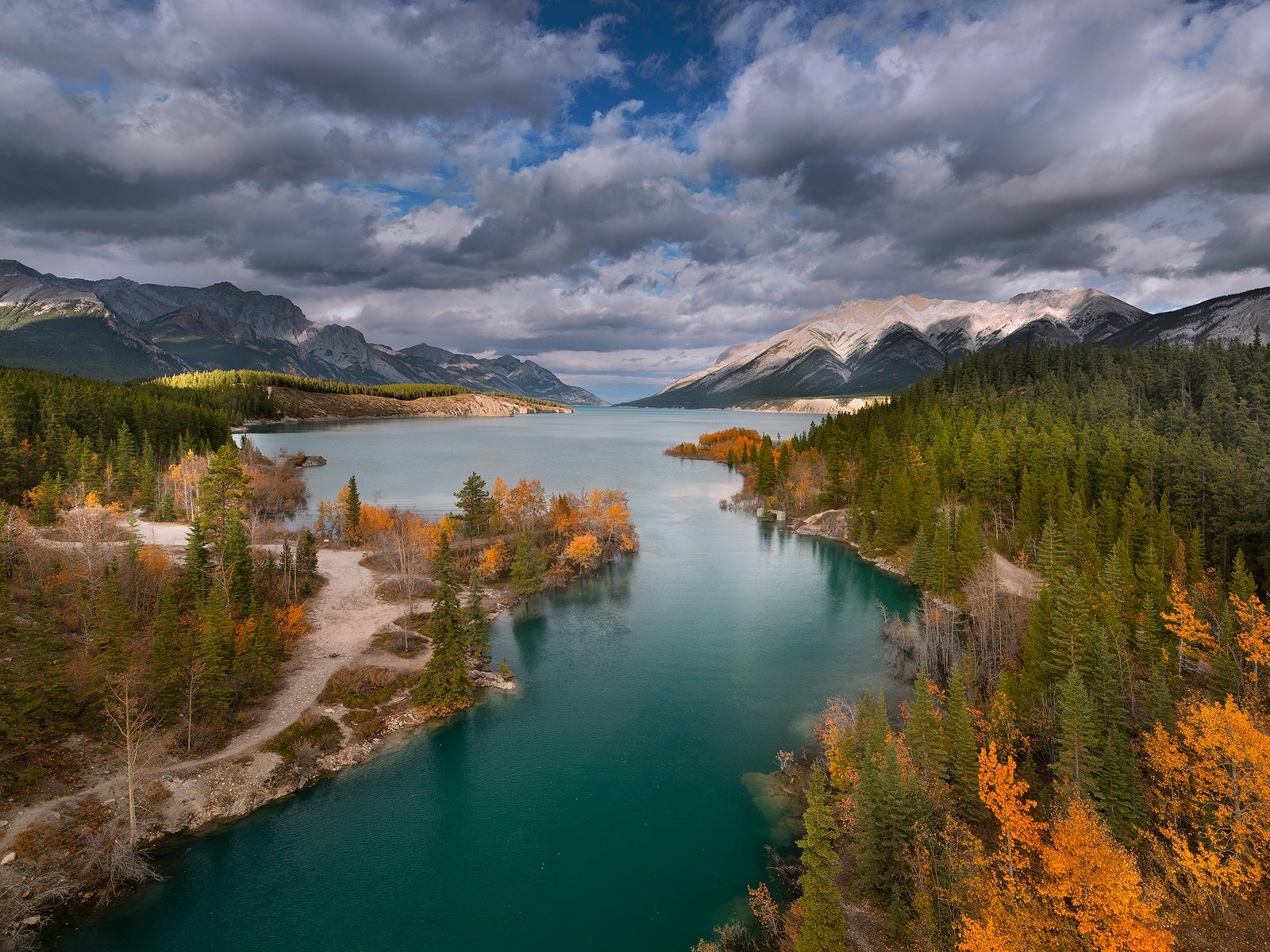 Обои облака, берега, озеро, abraham lake, эйбрахам, горы, природа, пейзаж, осень, леса, канада, clouds, bank, lake, abraham, mountains, nature, landscape, autumn, forest, canada разрешение 2000x1421 Загрузить