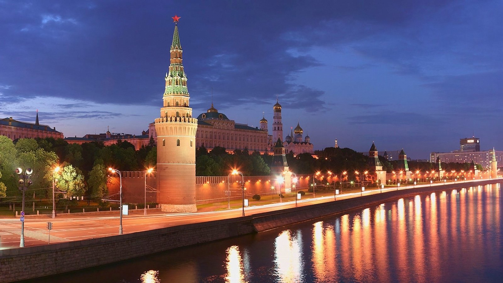 Обои река, москва, кремль, город, башня, дома, россия, здания, river, moscow, the kremlin, the city, tower, home, russia, building разрешение 3200x1200 Загрузить