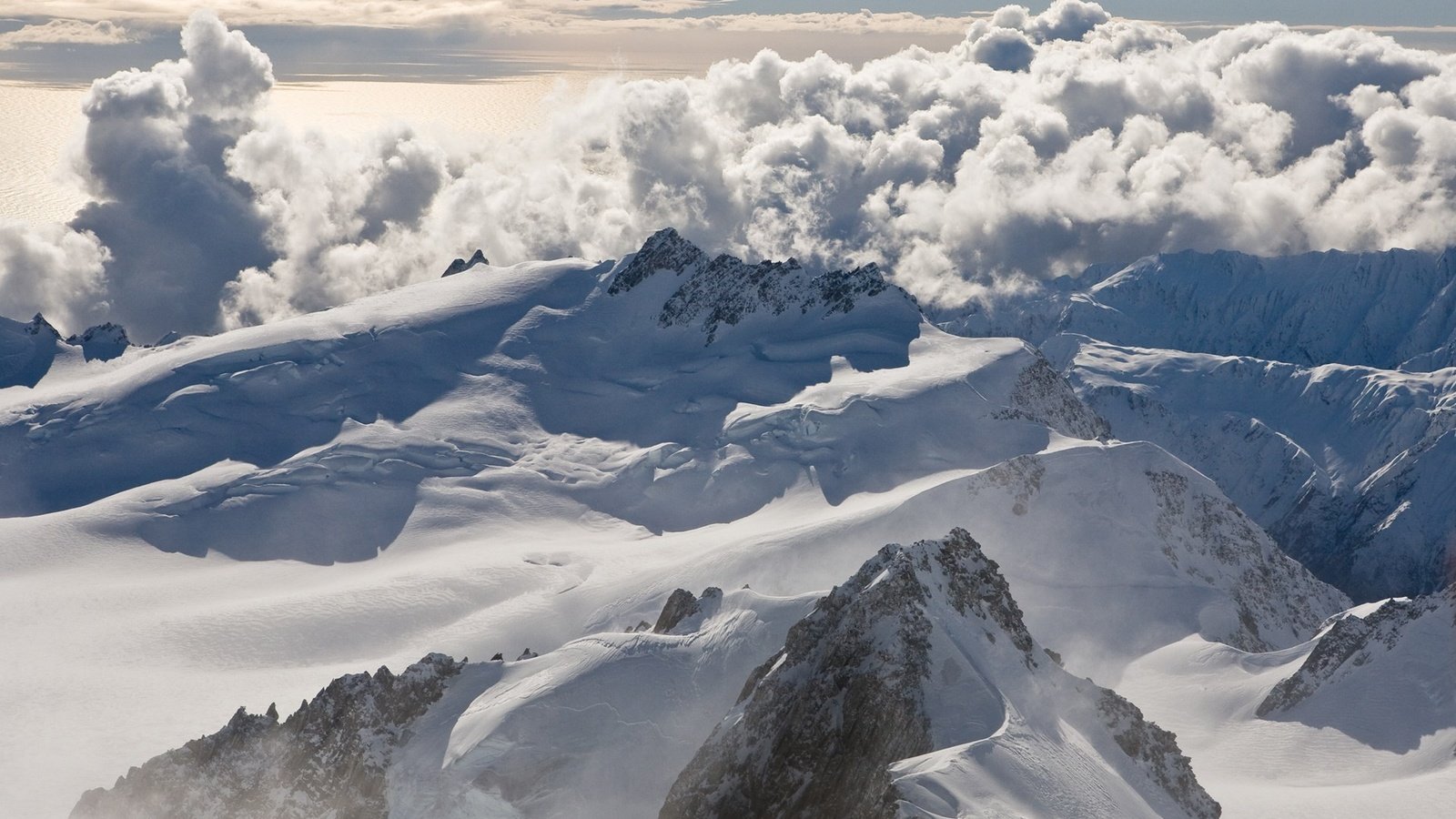 Обои облака, горы, снег, вершины, clouds, mountains, snow, tops разрешение 1920x1200 Загрузить