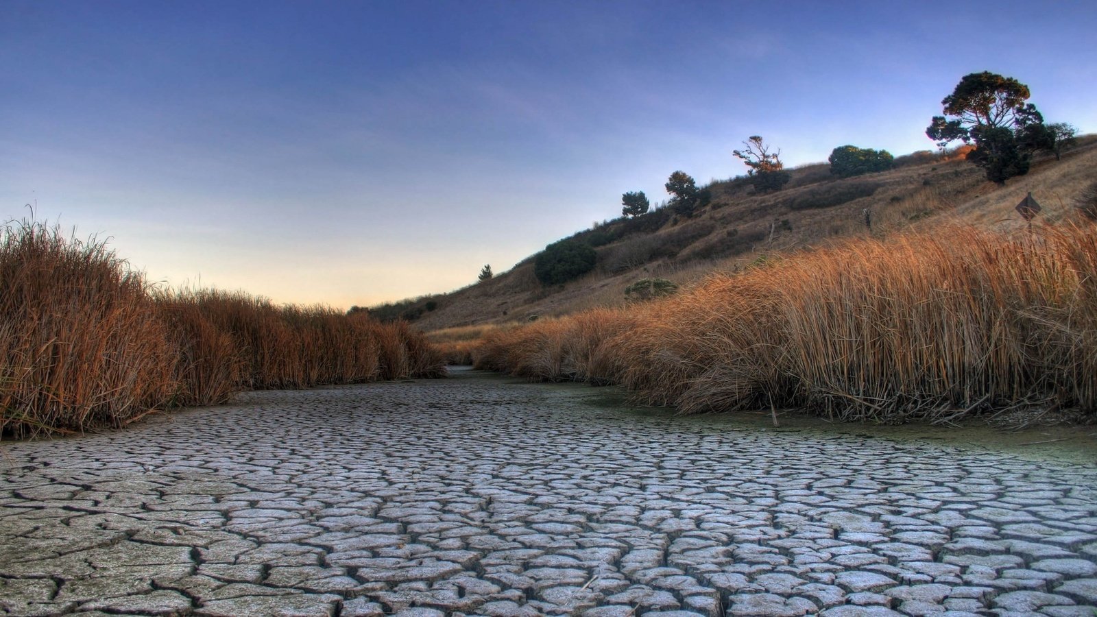 Обои реки, пересохшее, русло, river, dry, direction разрешение 2046x1114 Загрузить