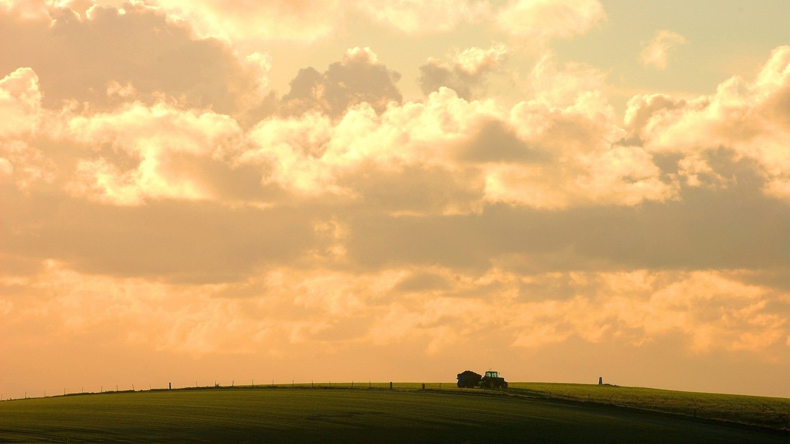 Обои небо, облака, поле, трактор, the sky, clouds, field, tractor разрешение 1920x1200 Загрузить