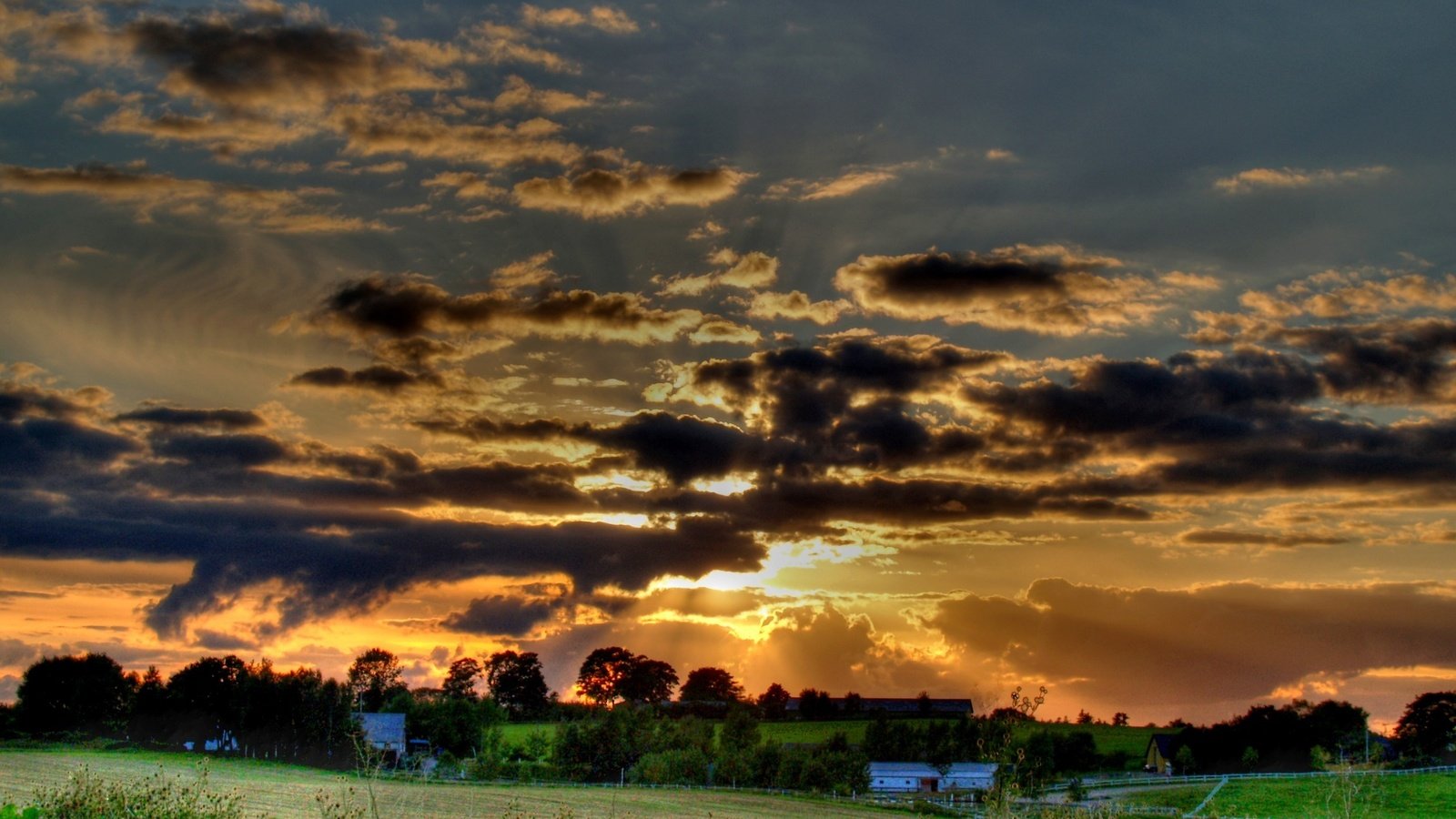 Обои облака, солнце, деревня, hdr, clouds, the sun, village разрешение 2500x1871 Загрузить