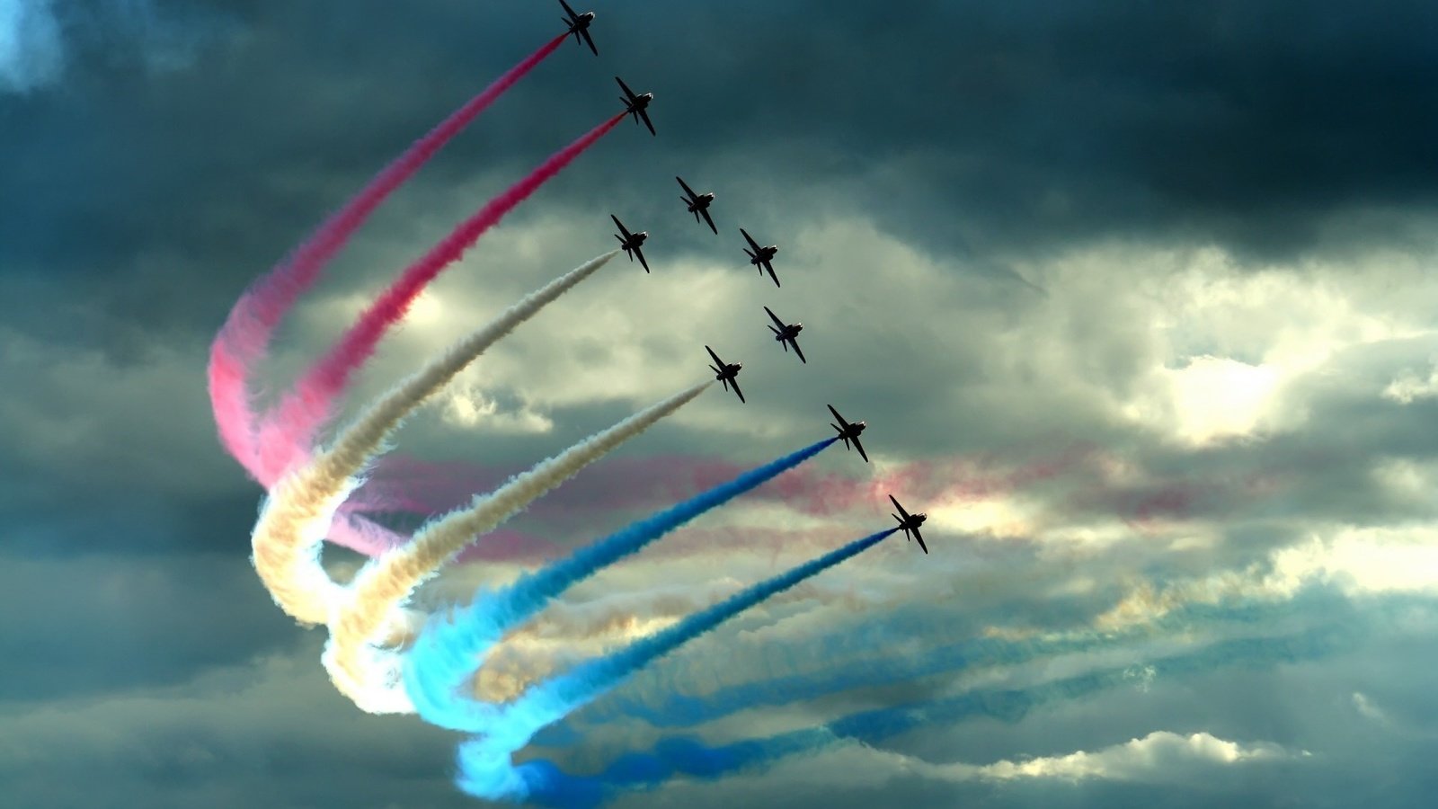 Обои облака, цвет, самолеты, истребители, шлейф, clouds, color, aircraft, fighters, train разрешение 1920x1200 Загрузить